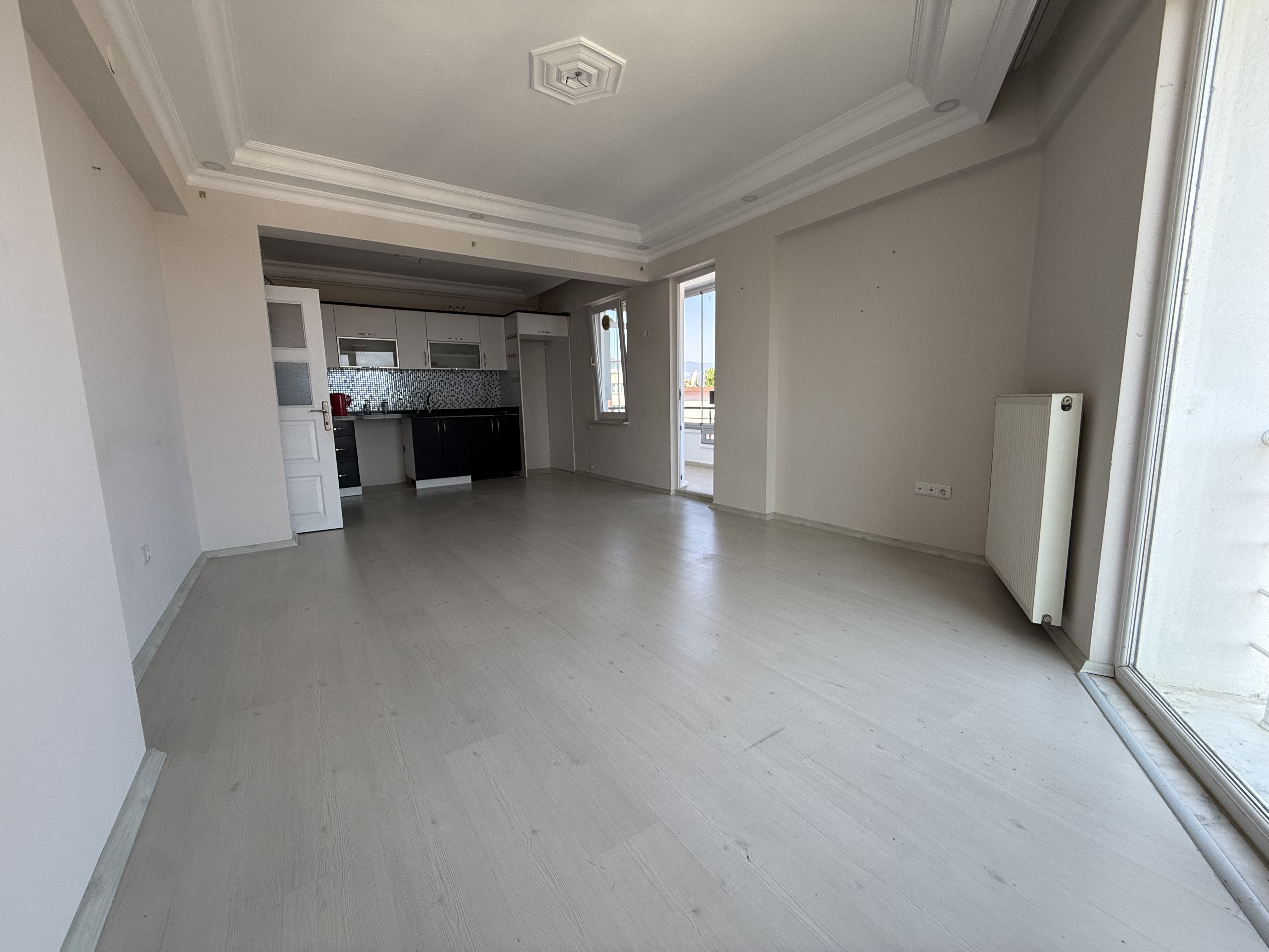 D.EVLERİ TRAMVAYA 350 M DENİZ MANZARALI MERKEZİ KONUM