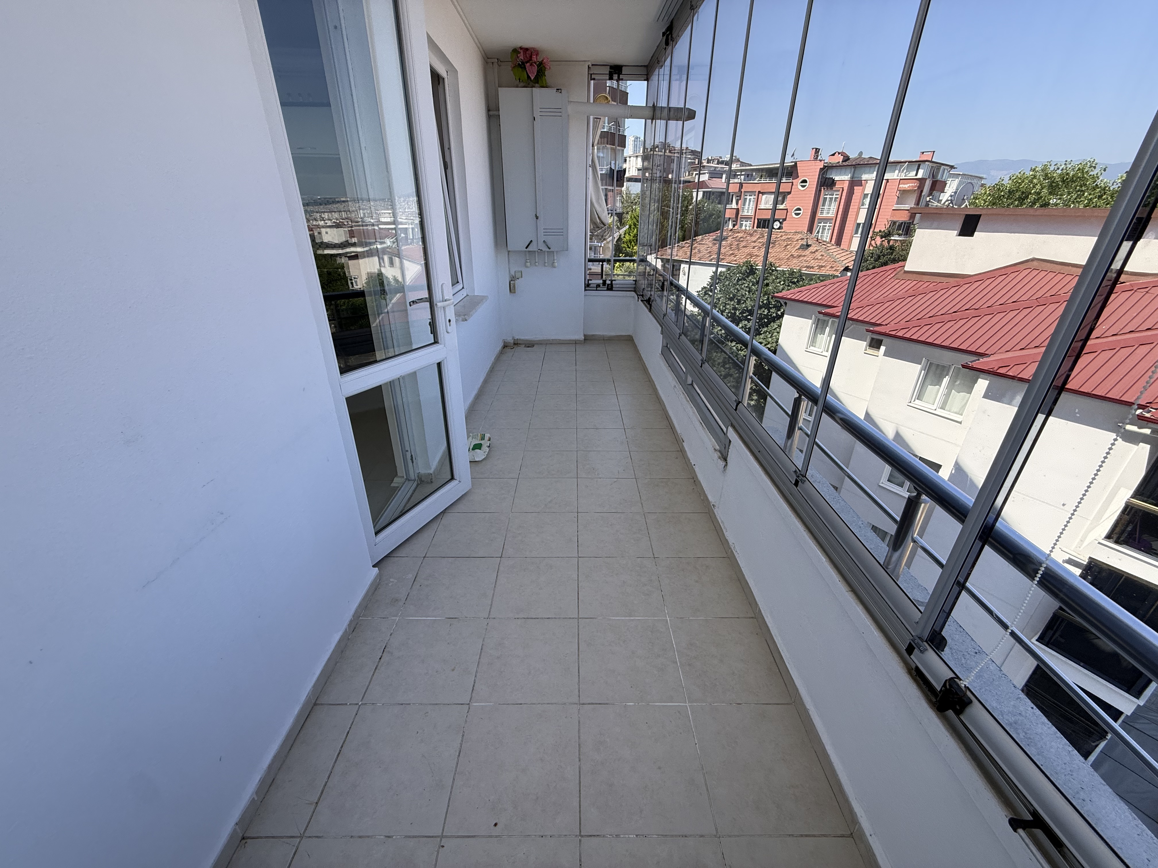 D.EVLERİ TRAMVAYA 350 M DENİZ MANZARALI MERKEZİ KONUM