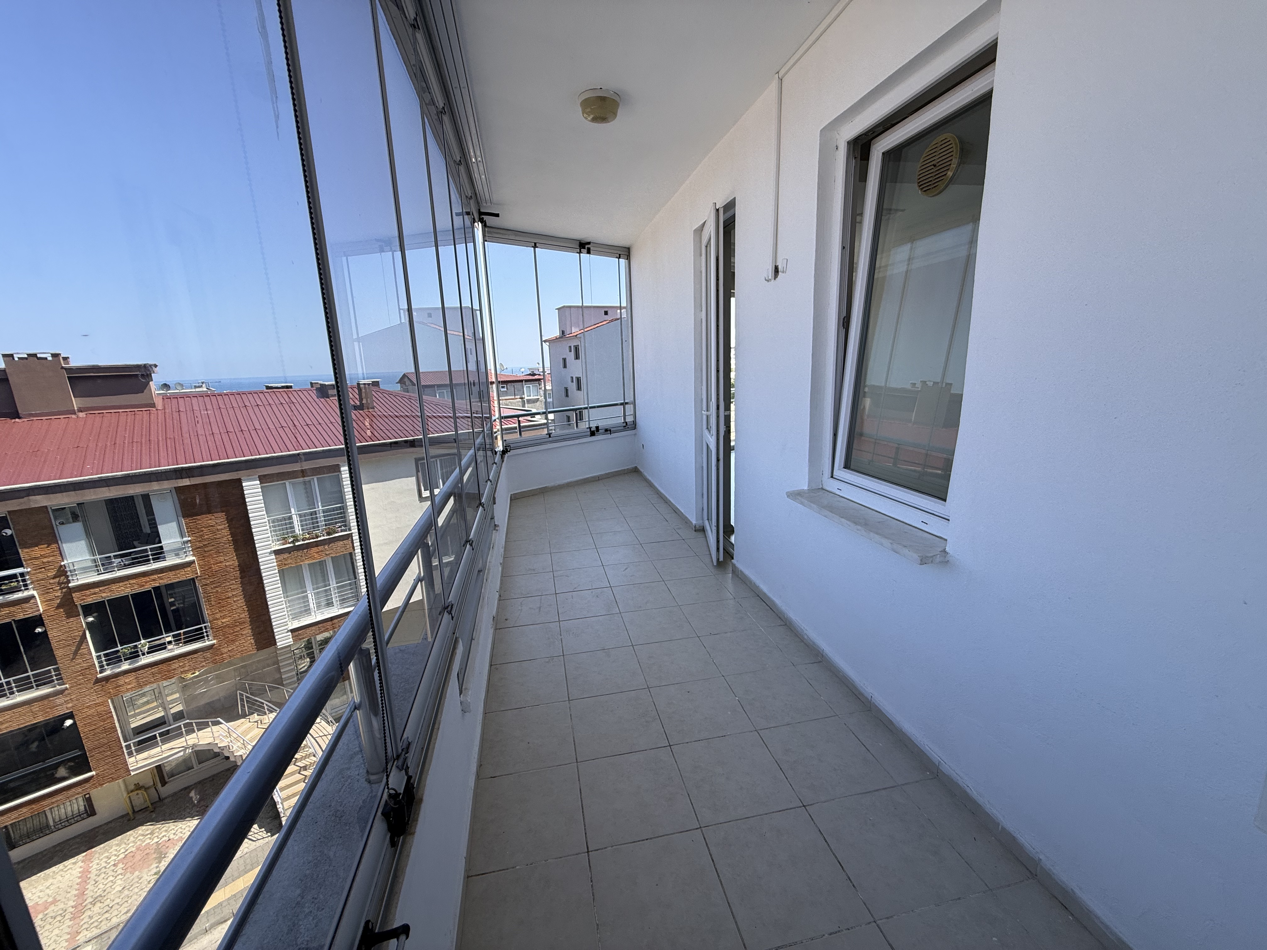D.EVLERİ TRAMVAYA 350 M DENİZ MANZARALI MERKEZİ KONUM