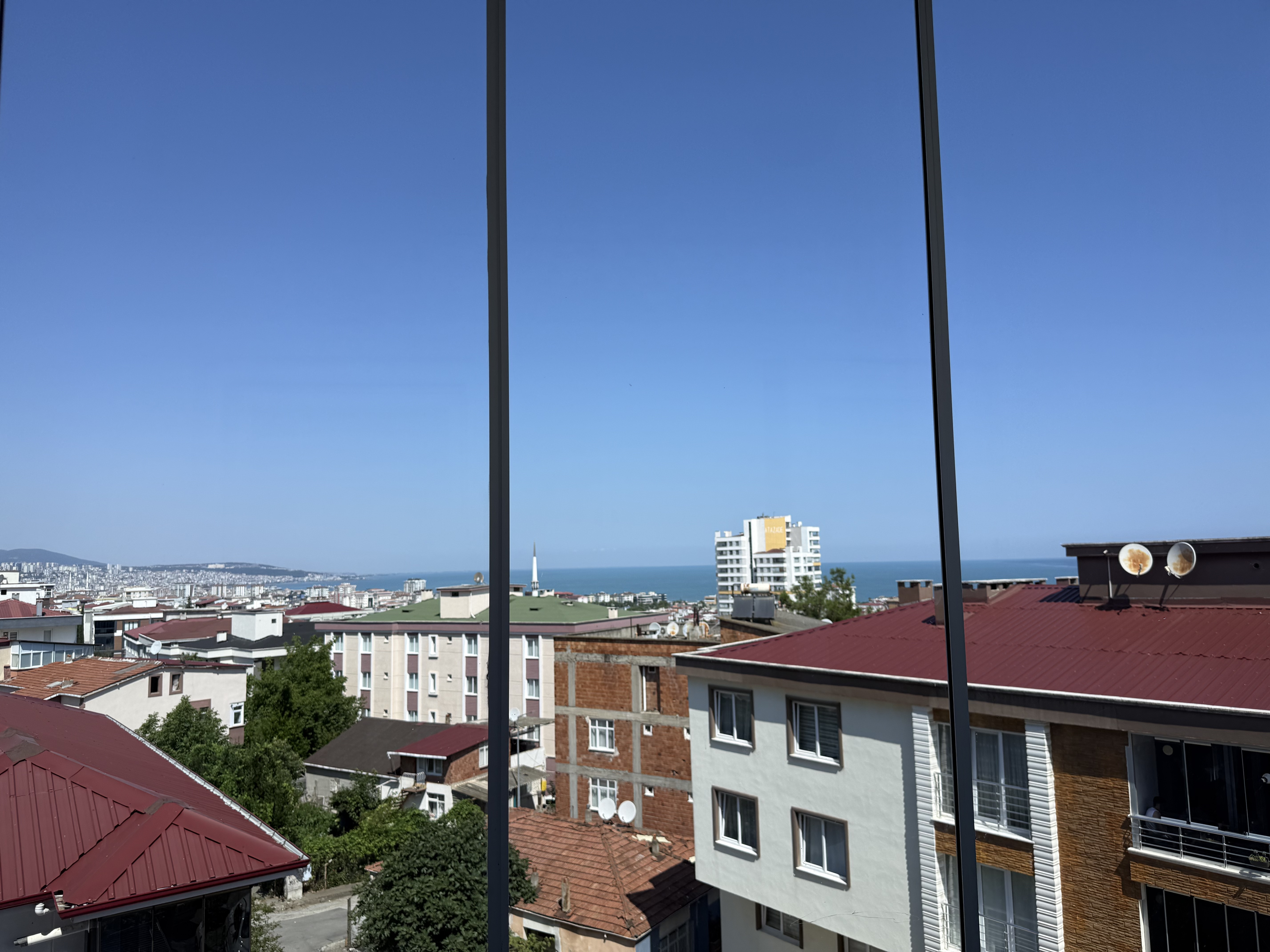 D.EVLERİ TRAMVAYA 350 M DENİZ MANZARALI MERKEZİ KONUM