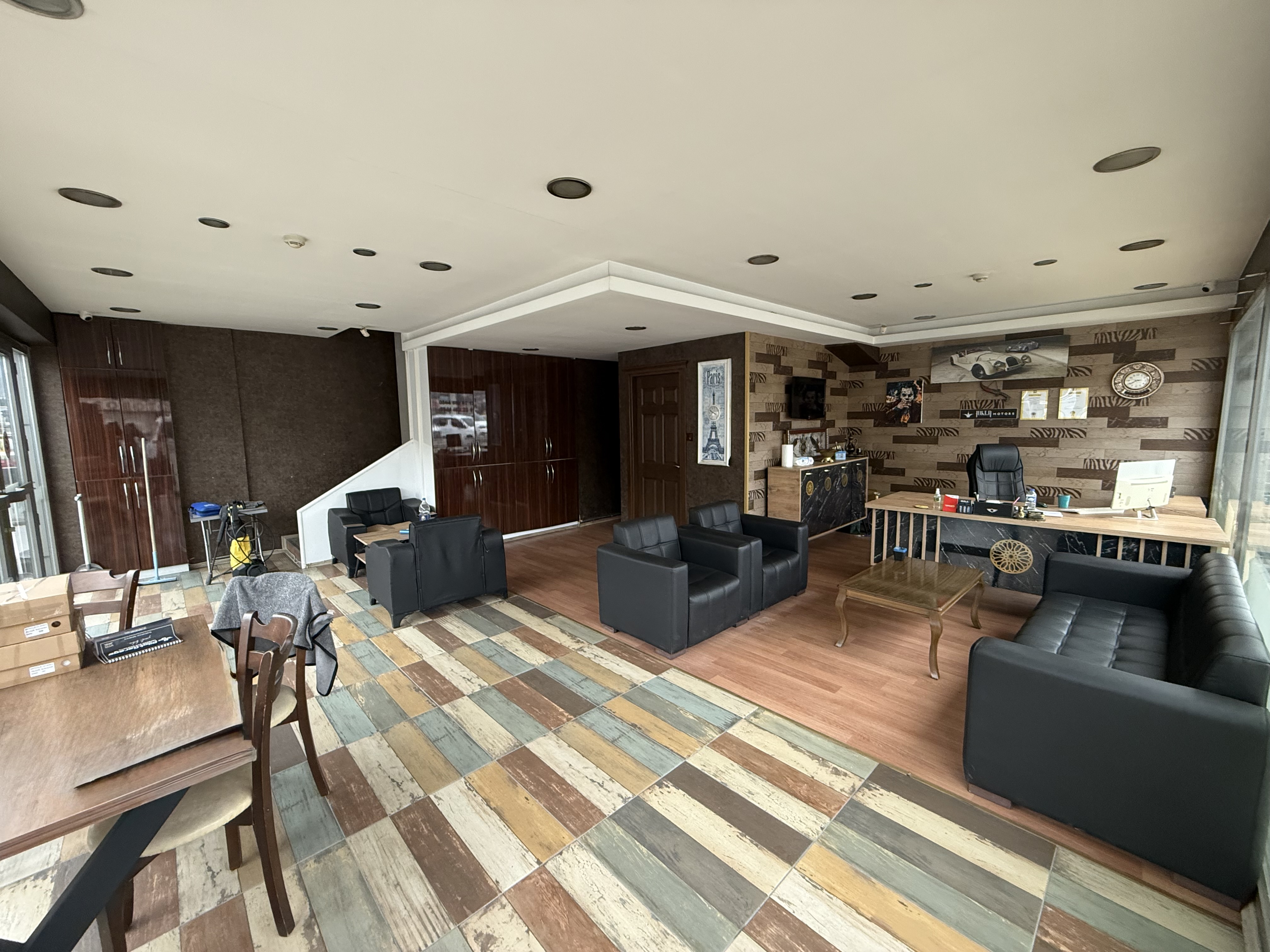 OTO GALERİCİLER SİTESİNDE SATILIK DÜKKAN