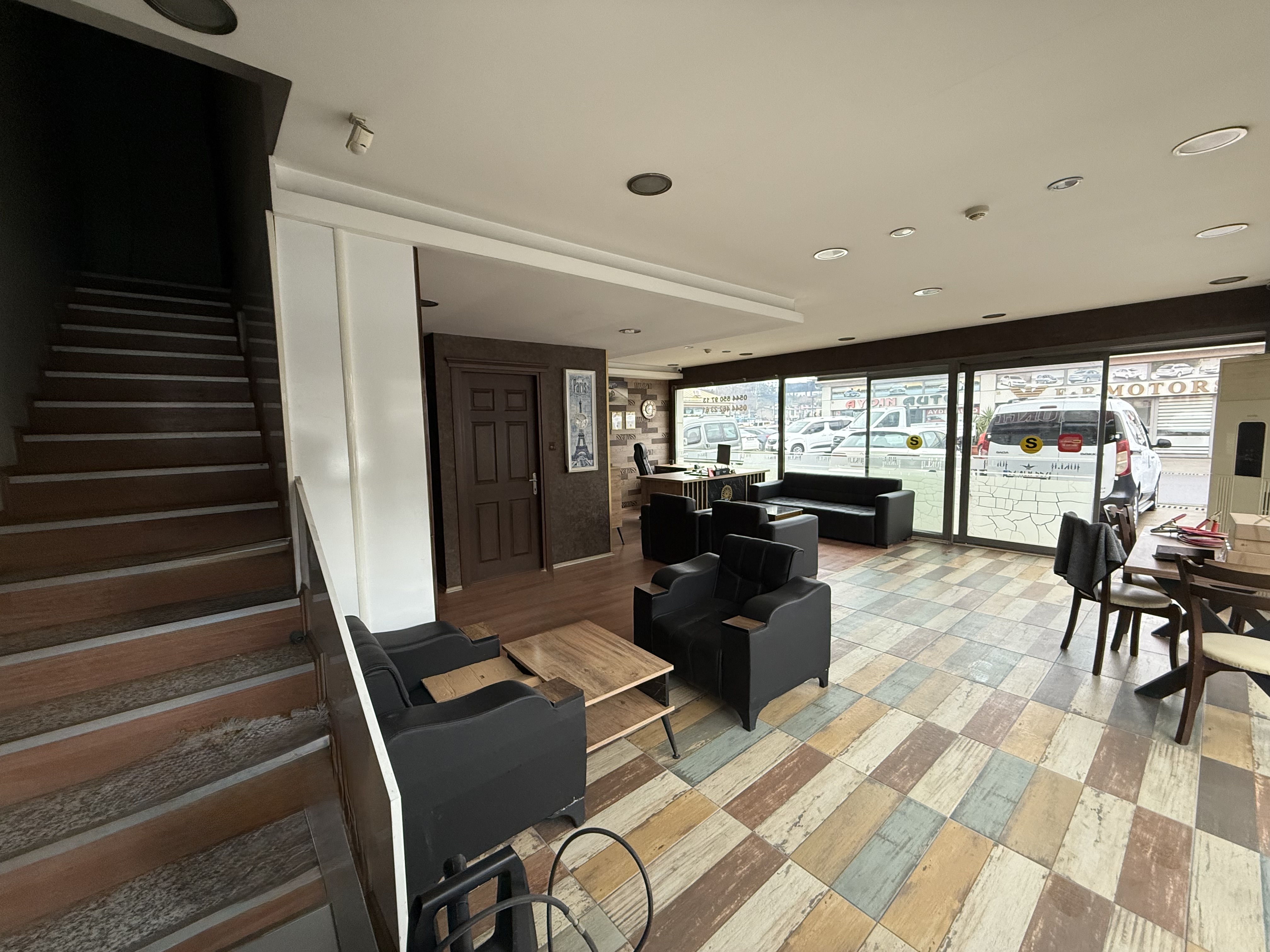 OTO GALERİCİLER SİTESİNDE SATILIK DÜKKAN