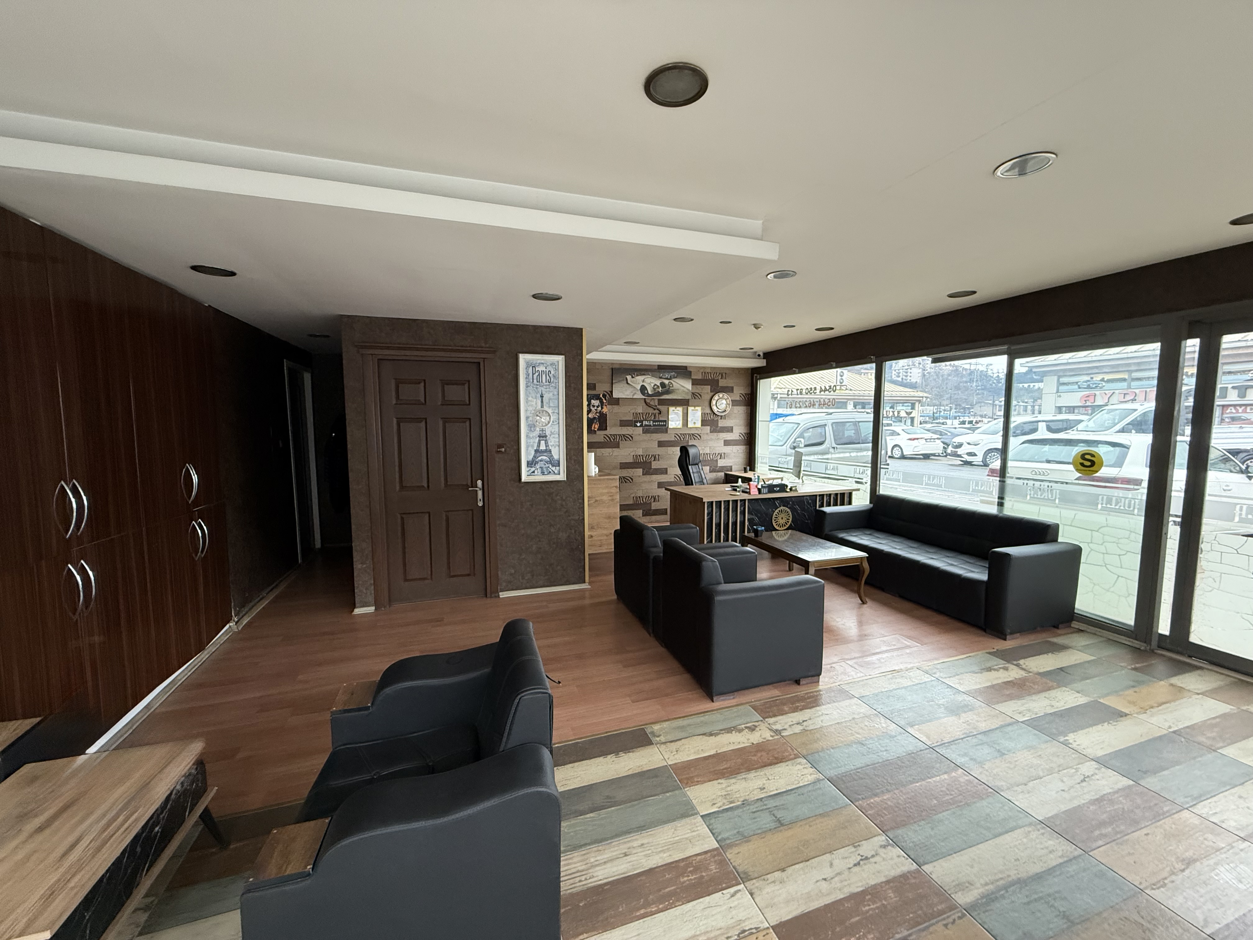 OTO GALERİCİLER SİTESİNDE SATILIK DÜKKAN