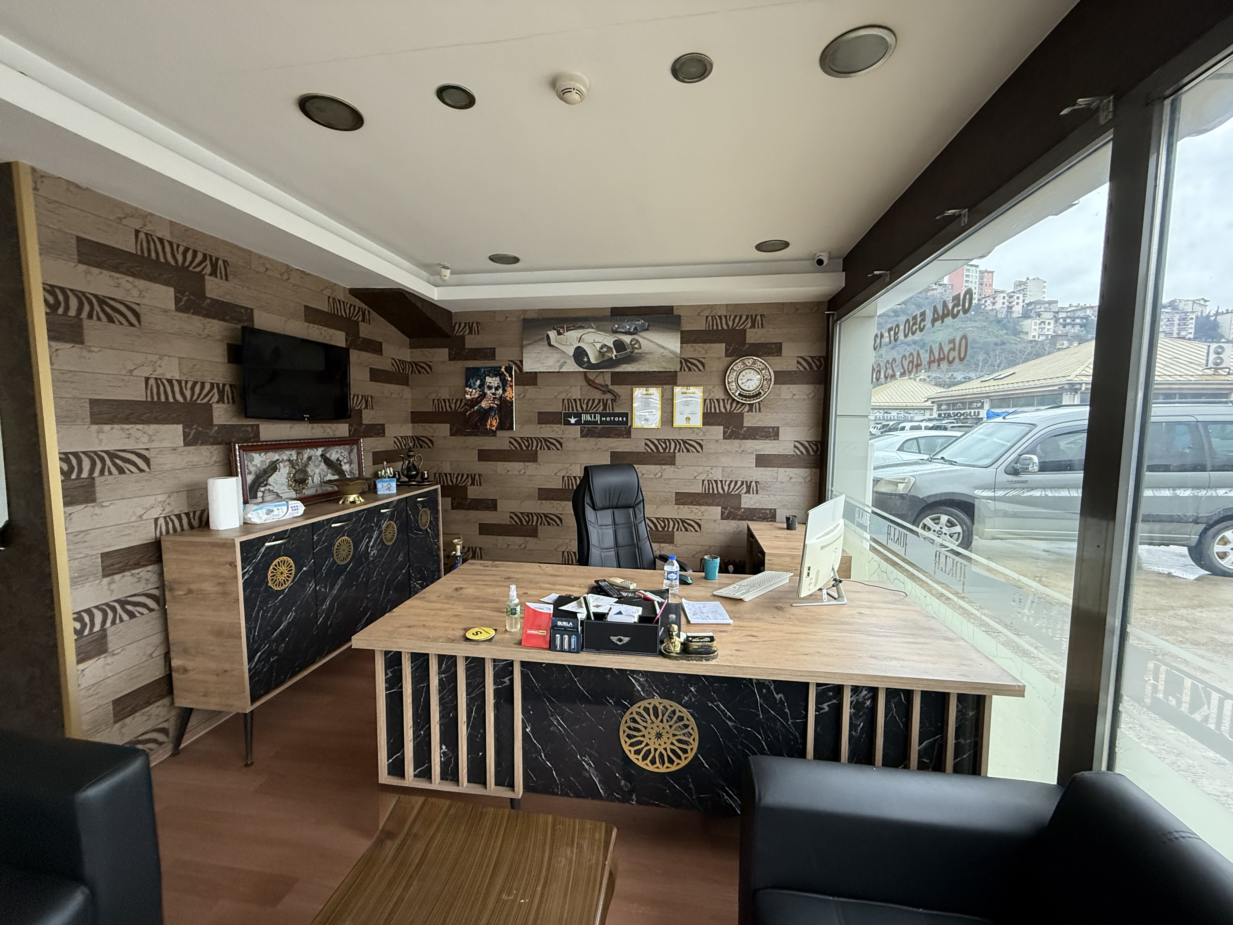 OTO GALERİCİLER SİTESİNDE SATILIK DÜKKAN