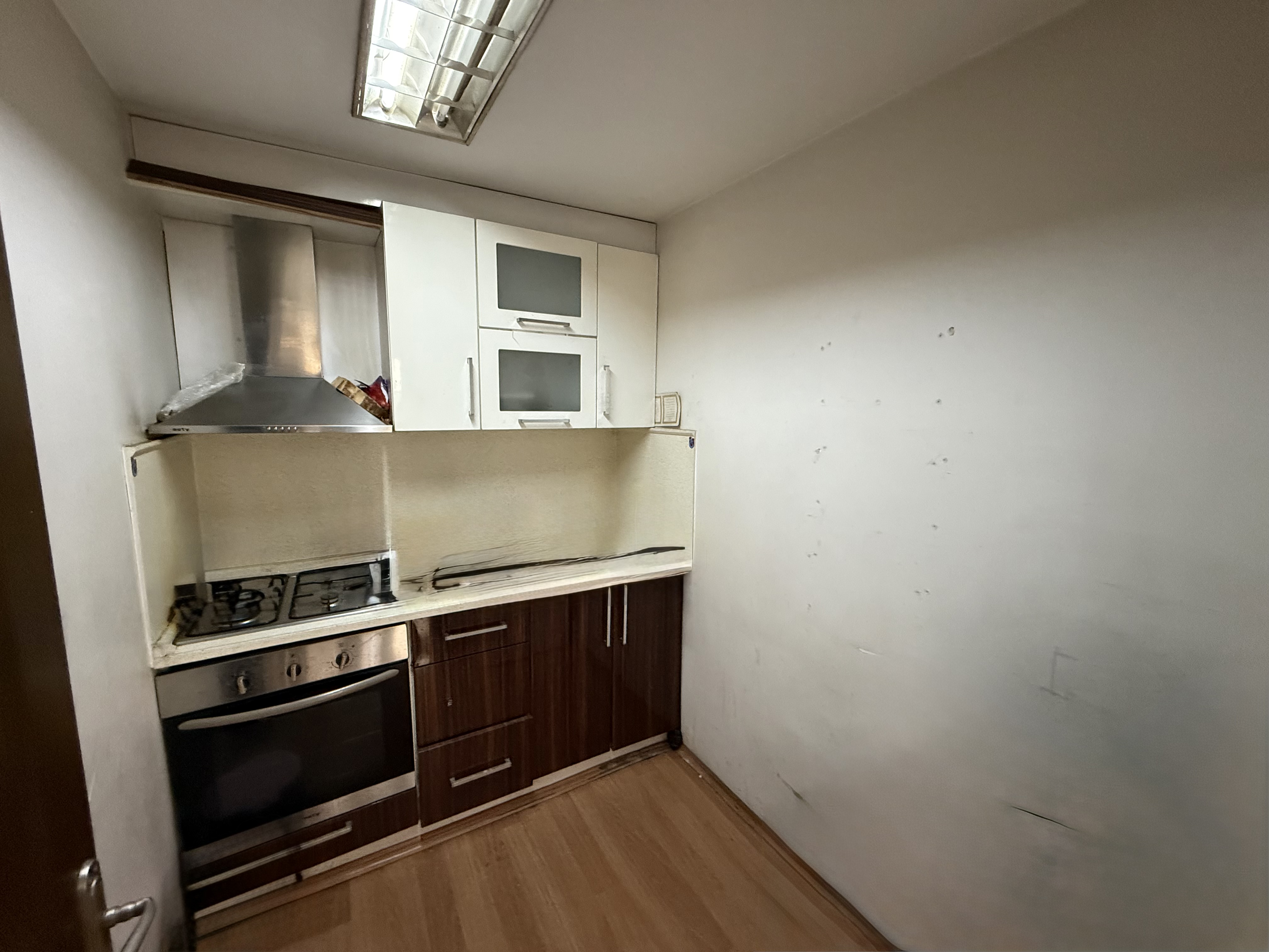 OTO GALERİCİLER SİTESİNDE SATILIK DÜKKAN