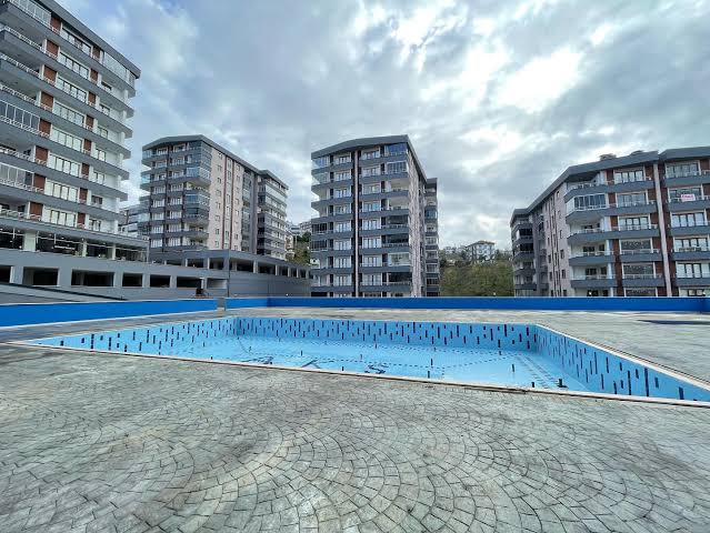 AYTAŞI KONUTLARIN DA 4. KAT HAVUZLU LÜKS SIFIR DAİRE