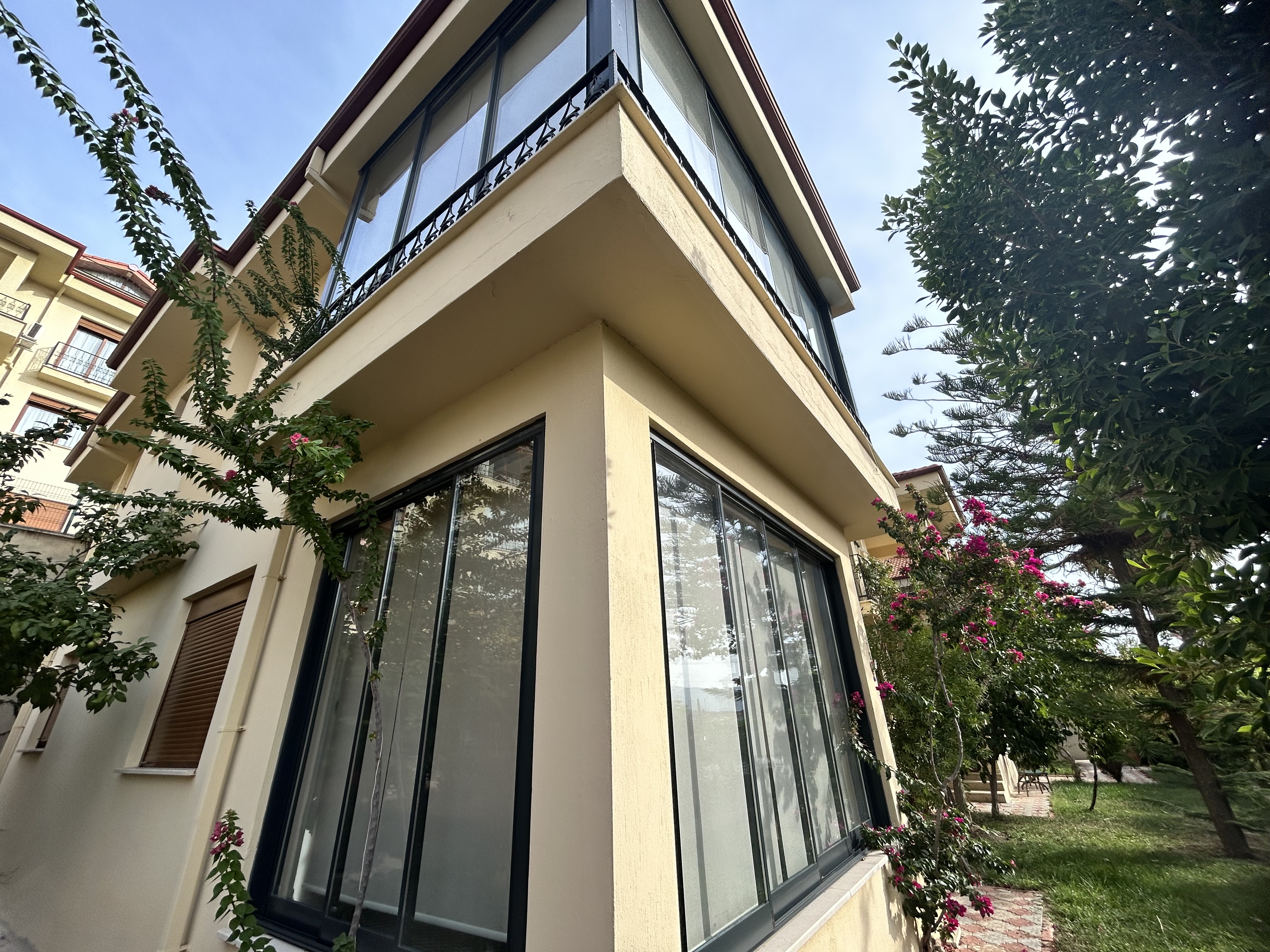 MARMARİS CAMİAVLUNDA SATILIK 5+1 TRİBLEKS HAVUZLU VİLLA