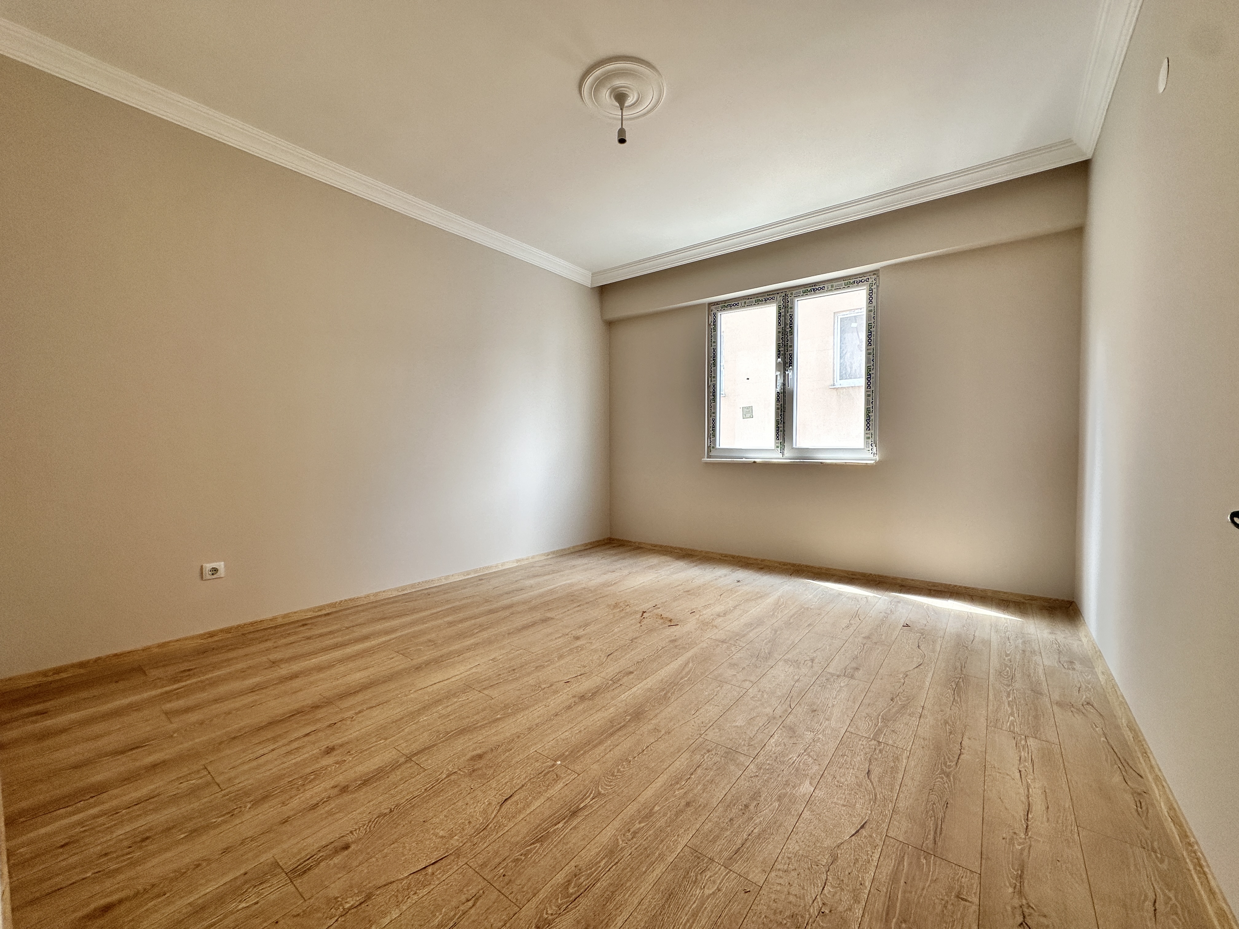 MABEL GAYRİMENKUL BAHÇELİEVLER MAH. CADDE ÜZERİNDE FIRSAT DAİRE