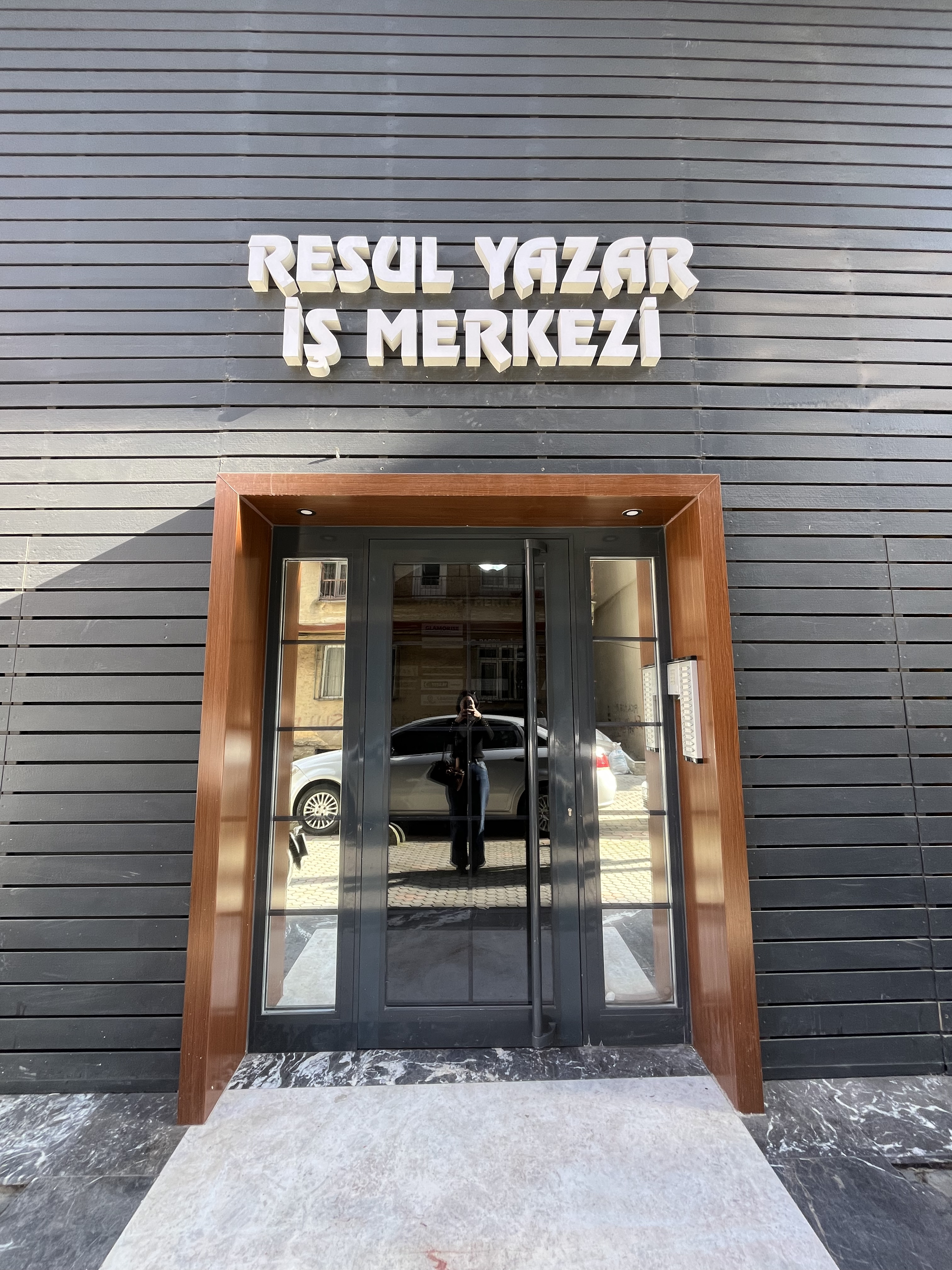 RESUL YAZAR İŞ MERKEZİ EŞYALI KİRALIK OFİS