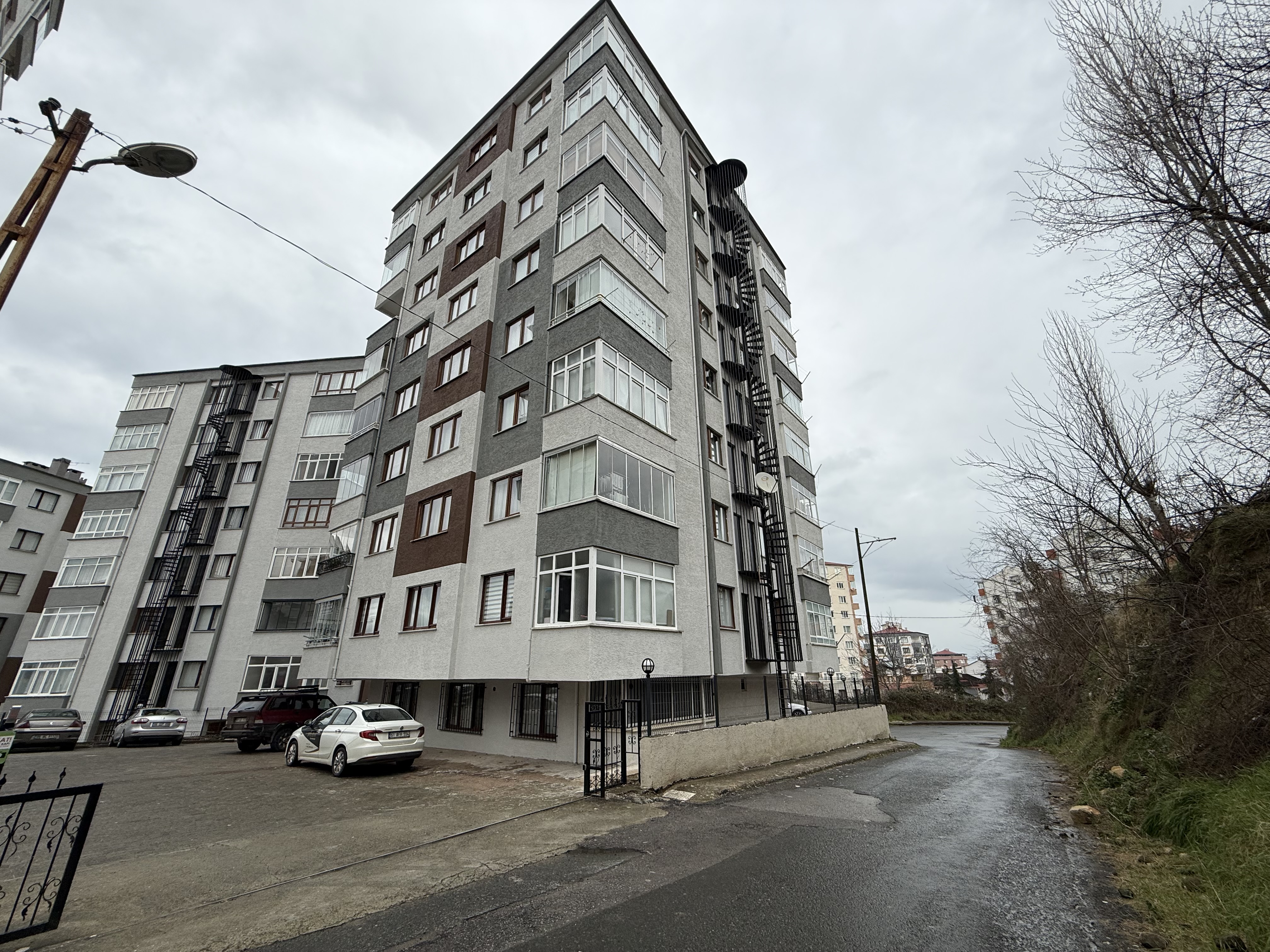 AYDINLIKEVLER‘DE SATILIK 3 + 1 DAİRE