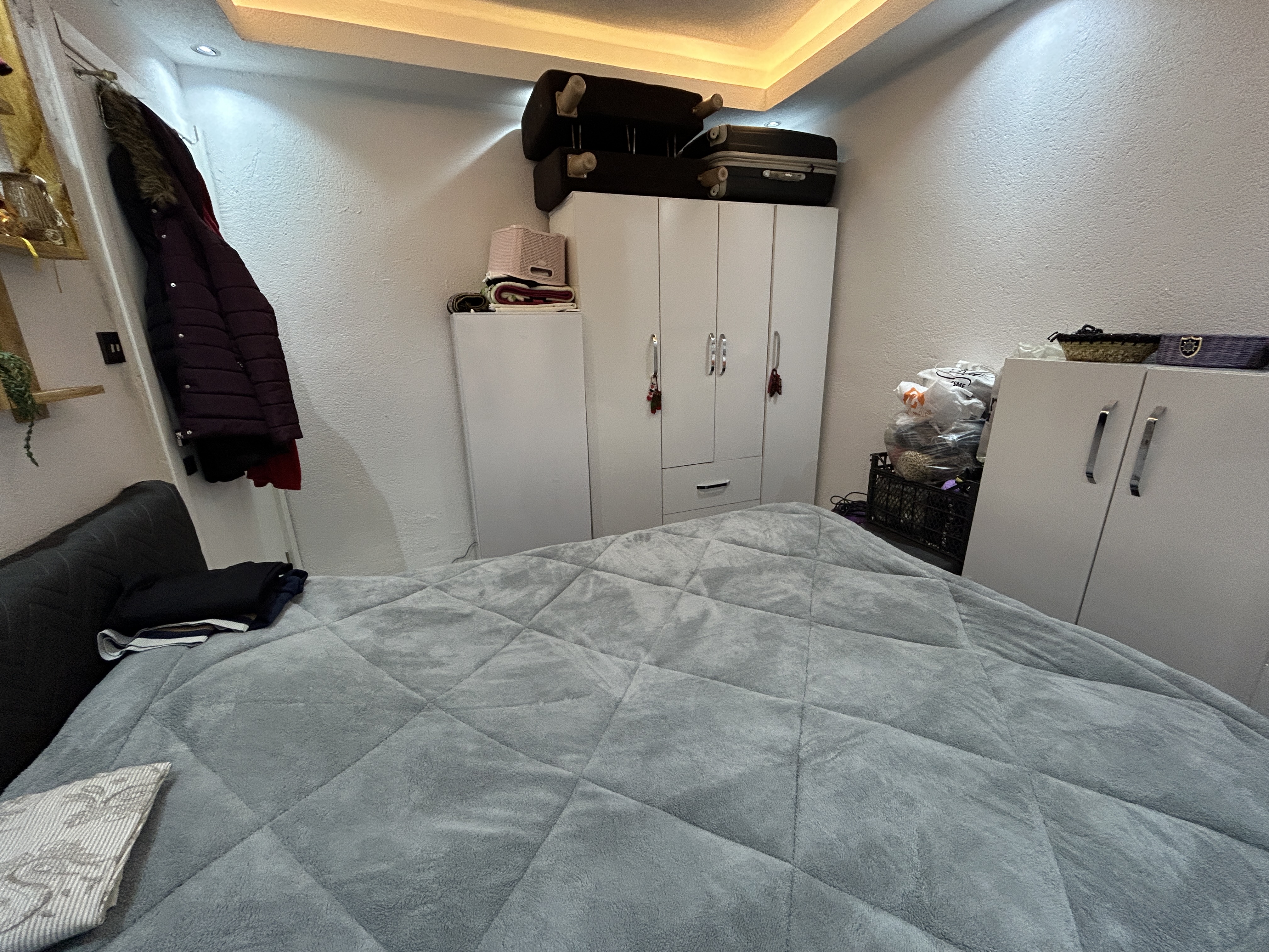 MARMARİS'TE MARİNAYA YAKIN,  KÖYLÜ PAZARI CİVARAINDA SATILIK FUL EŞYALI 1+1 DAİRE