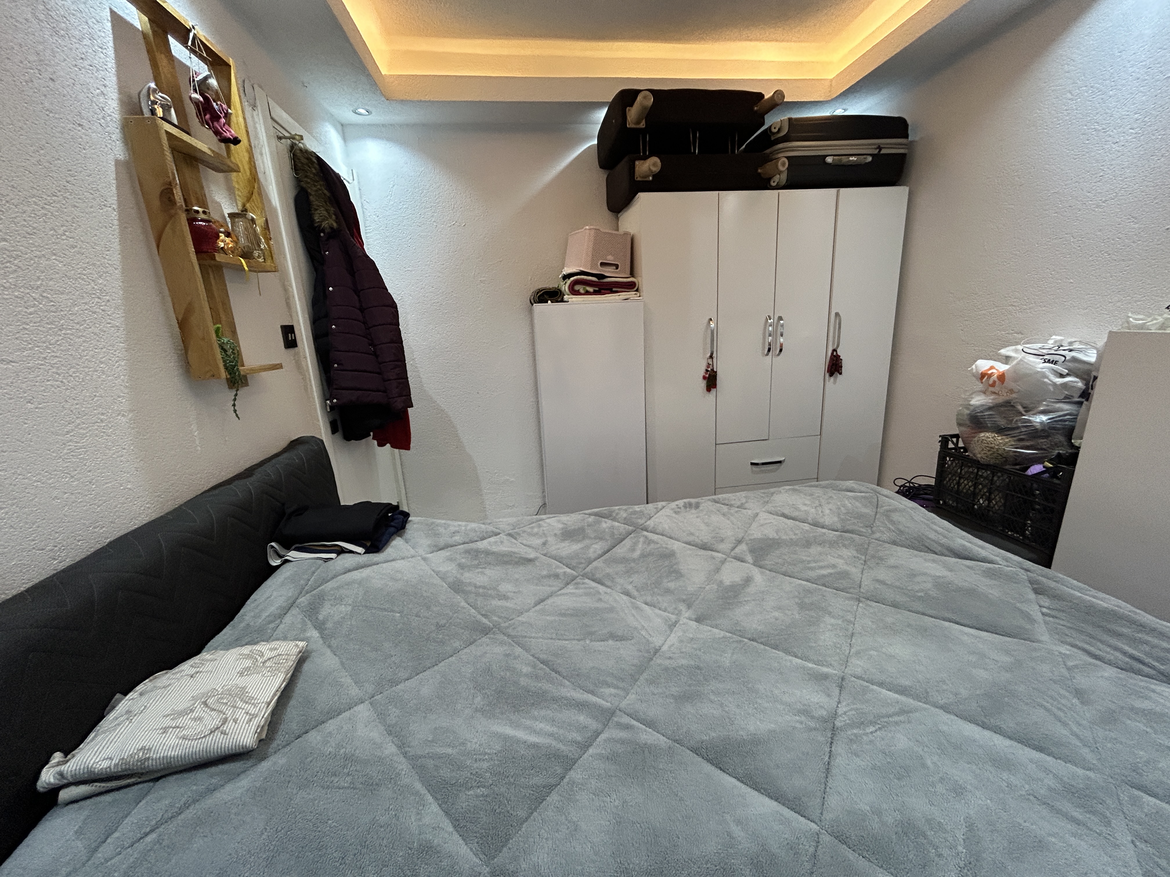 MARMARİS'TE MARİNAYA YAKIN,  KÖYLÜ PAZARI CİVARAINDA SATILIK FUL EŞYALI 1+1 DAİRE