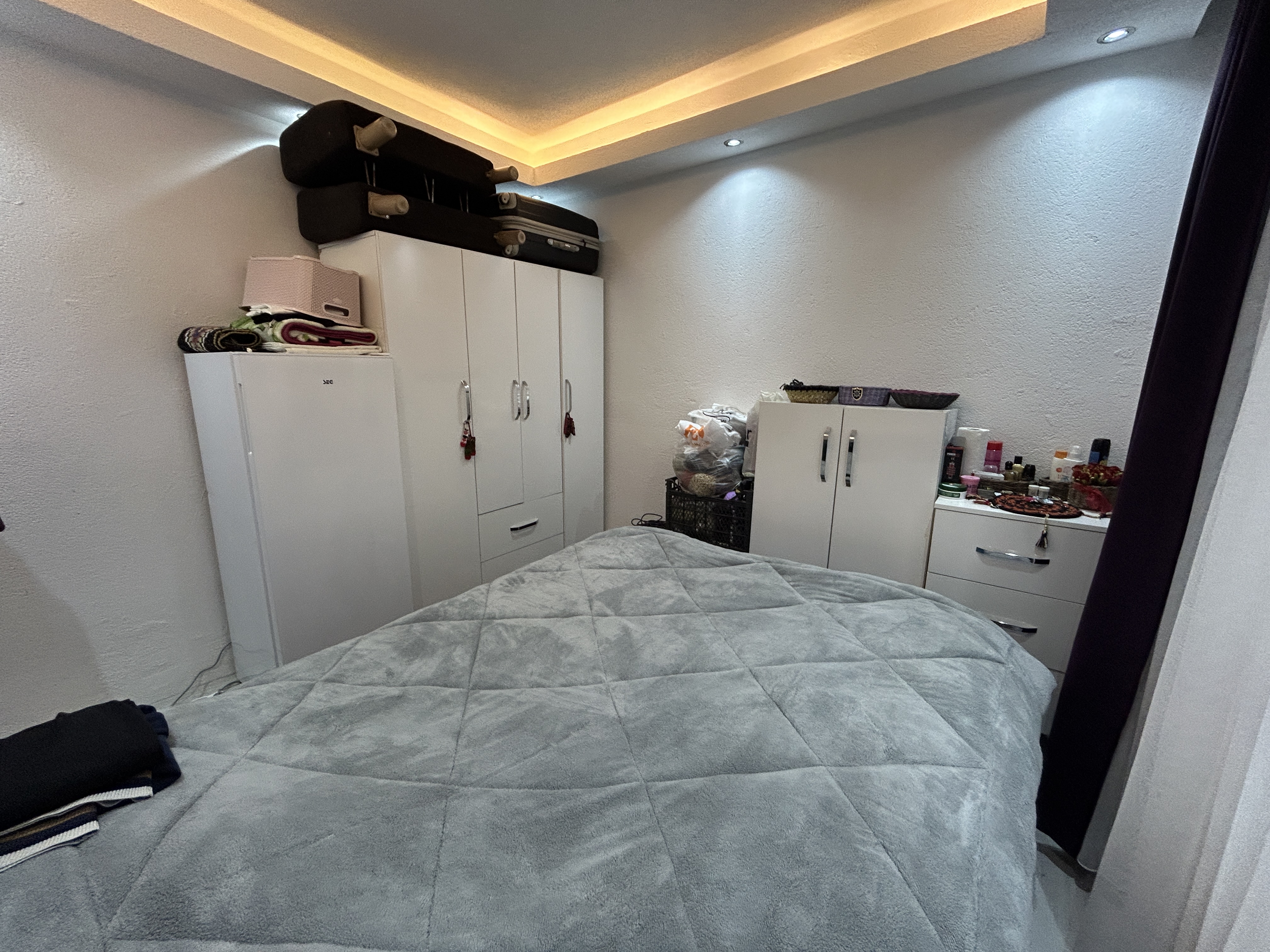 MARMARİS'TE MARİNAYA YAKIN,  KÖYLÜ PAZARI CİVARAINDA SATILIK FUL EŞYALI 1+1 DAİRE