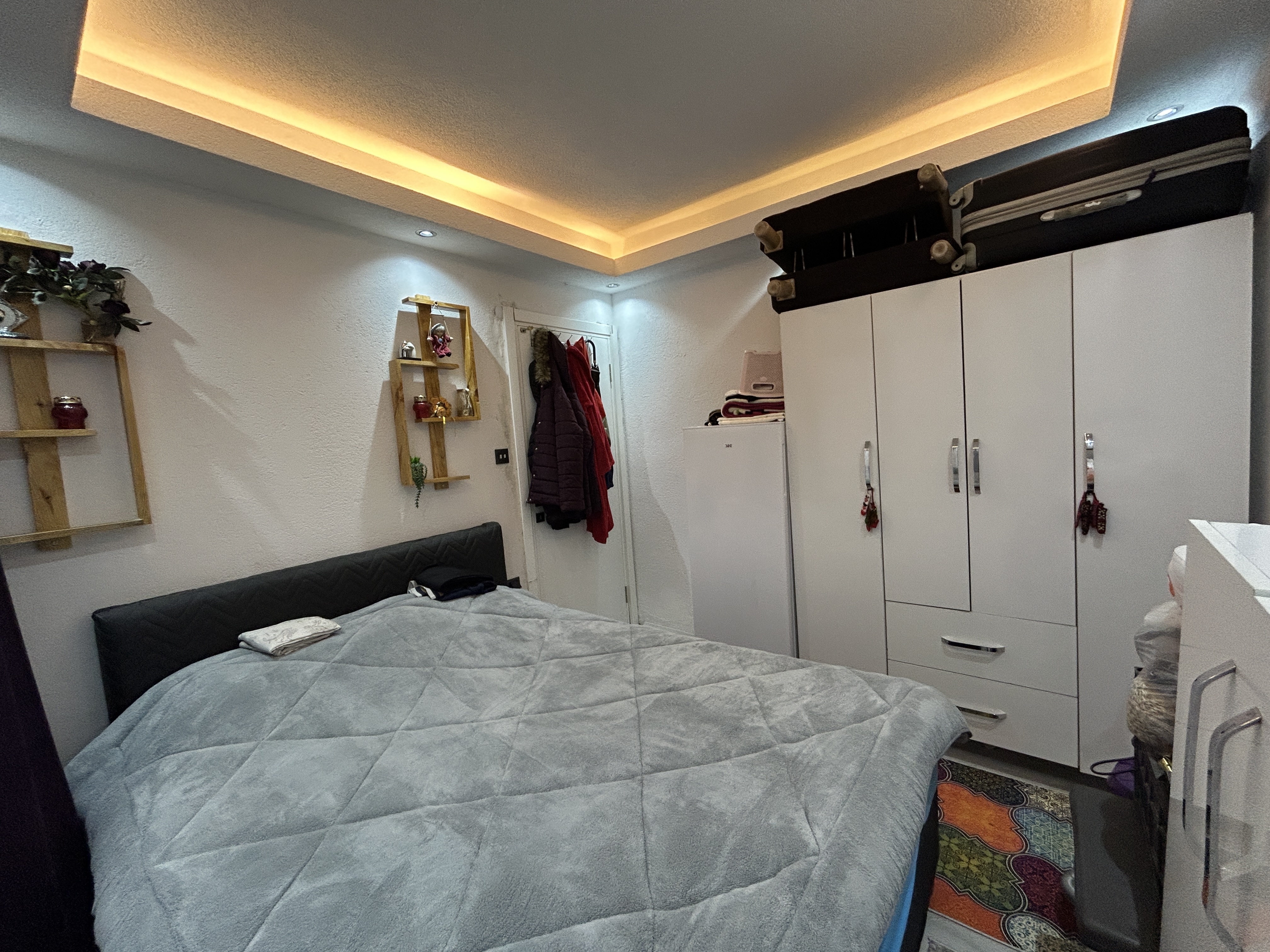 MARMARİS'TE MARİNAYA YAKIN,  KÖYLÜ PAZARI CİVARAINDA SATILIK FUL EŞYALI 1+1 DAİRE