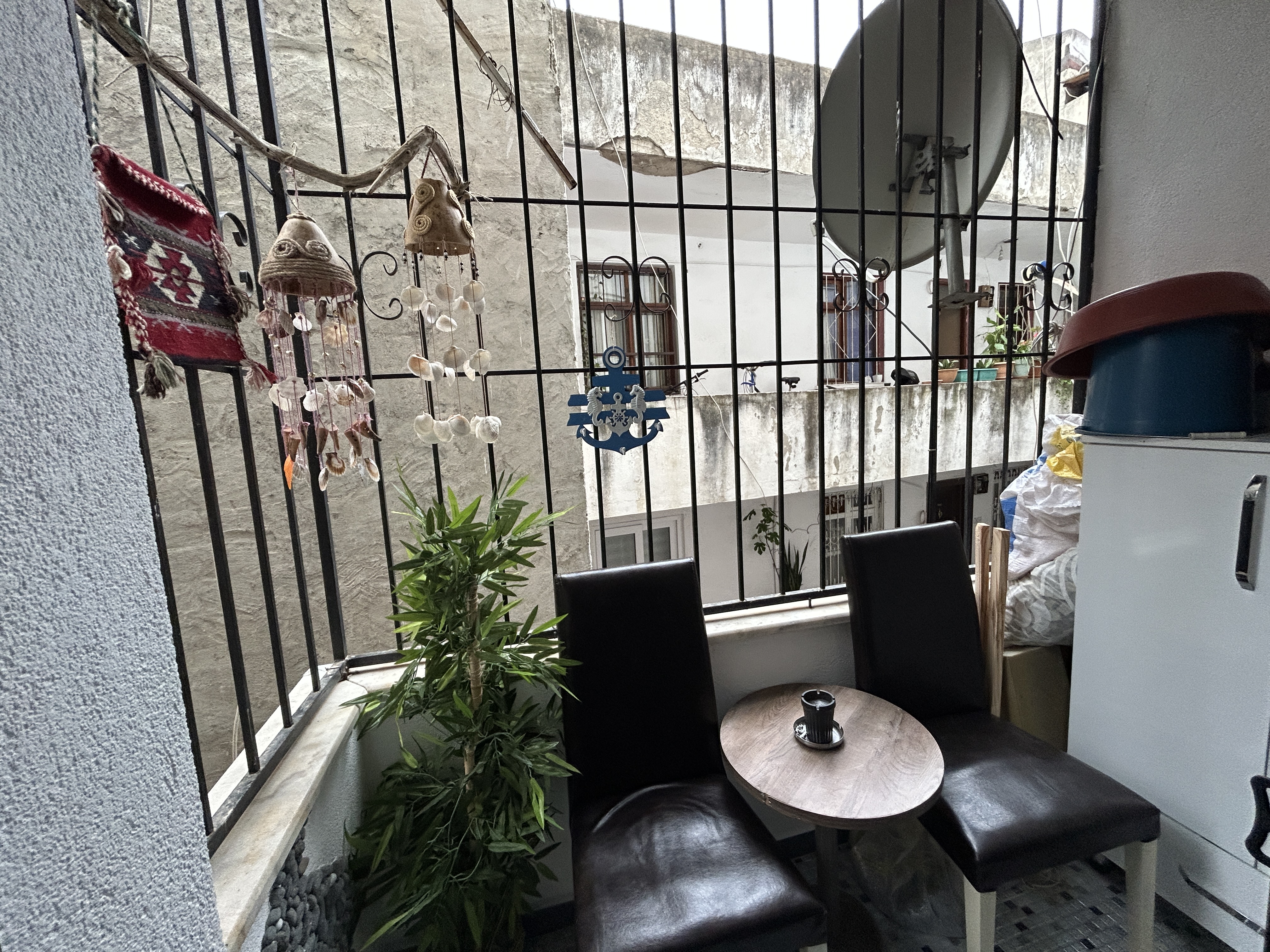 MARMARİS'TE MARİNAYA YAKIN,  KÖYLÜ PAZARI CİVARAINDA SATILIK FUL EŞYALI 1+1 DAİRE