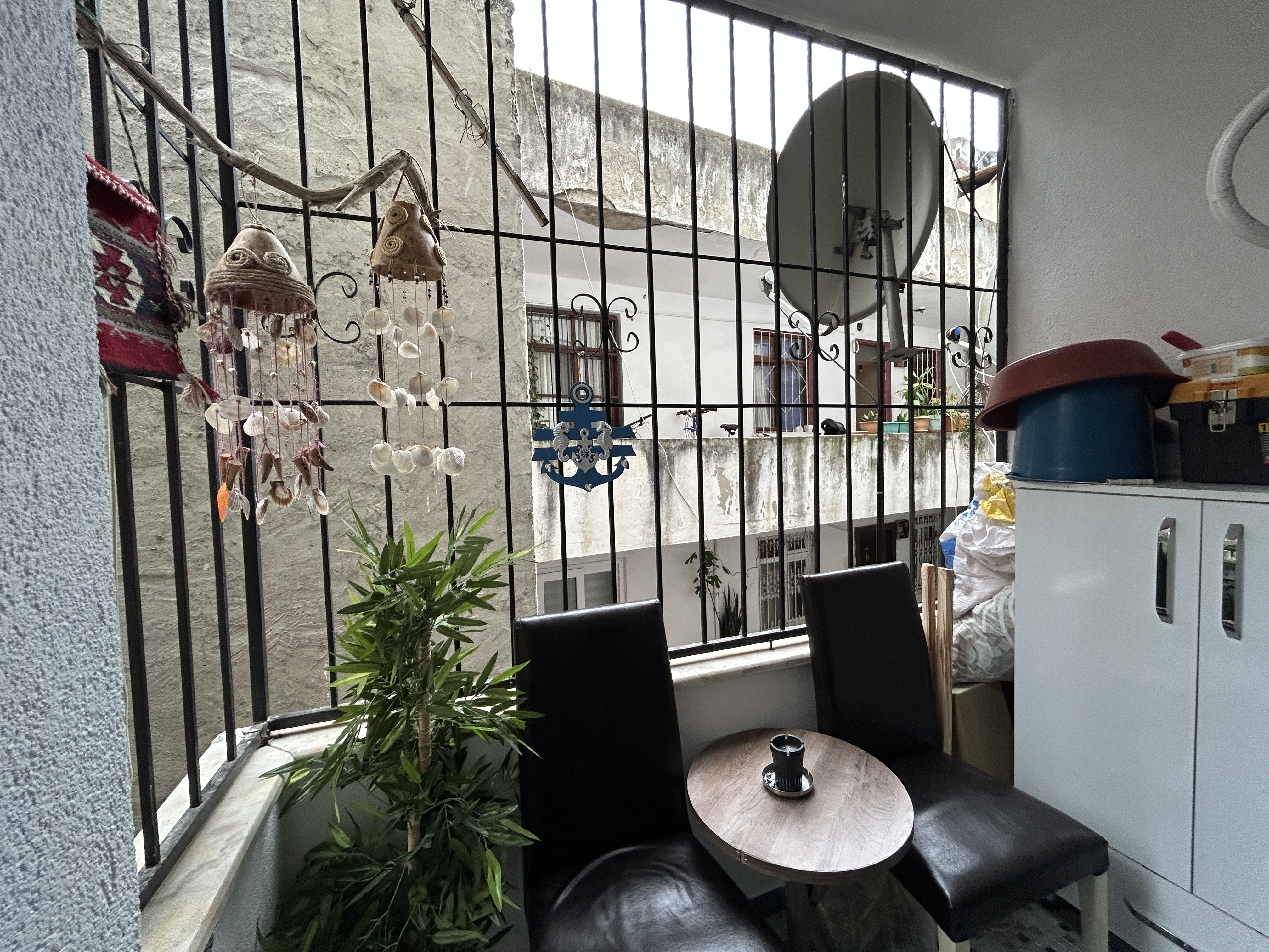 MARMARİS'TE MARİNAYA YAKIN,  KÖYLÜ PAZARI CİVARAINDA SATILIK FUL EŞYALI 1+1 DAİRE