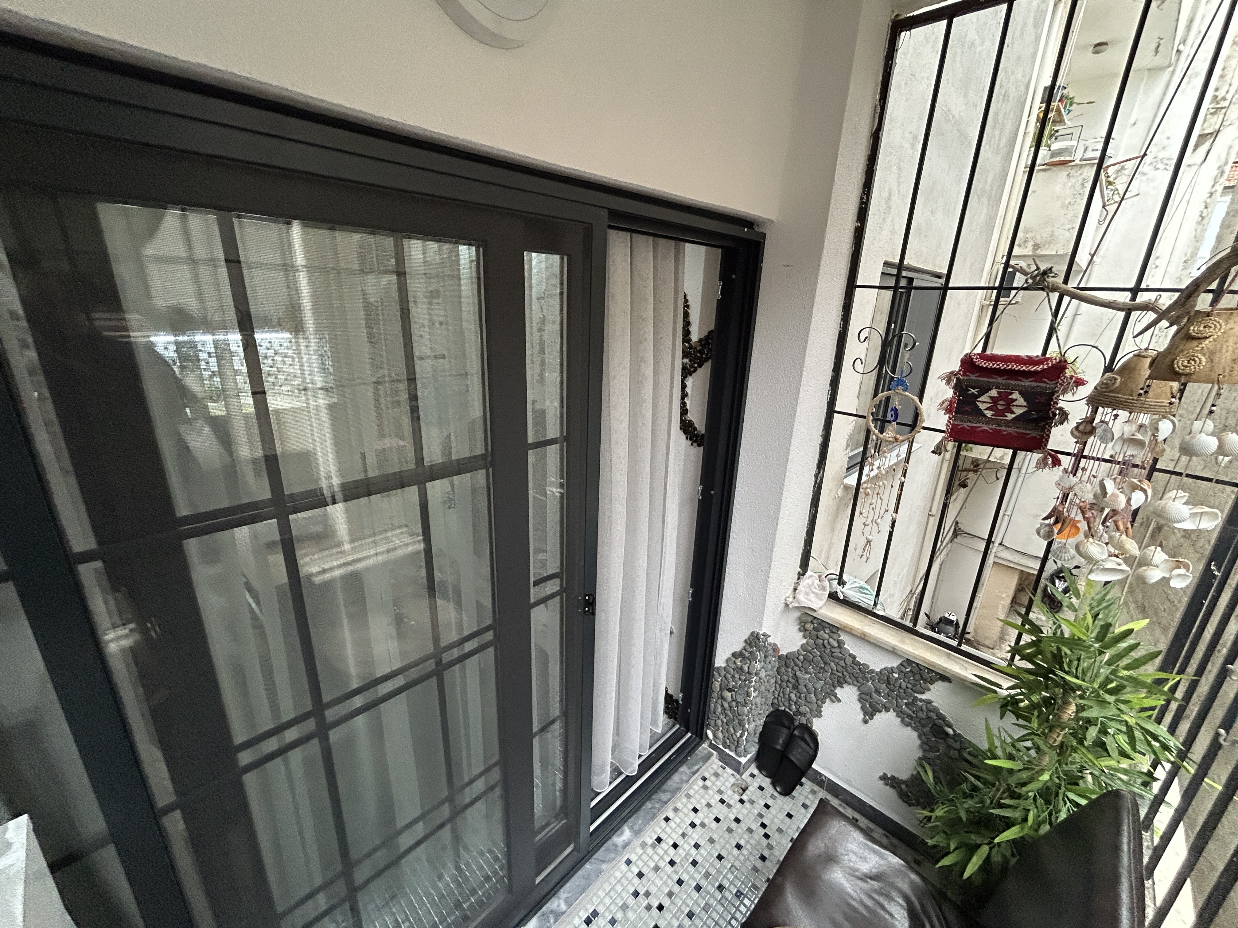 MARMARİS'TE MARİNAYA YAKIN,  KÖYLÜ PAZARI CİVARAINDA SATILIK FUL EŞYALI 1+1 DAİRE