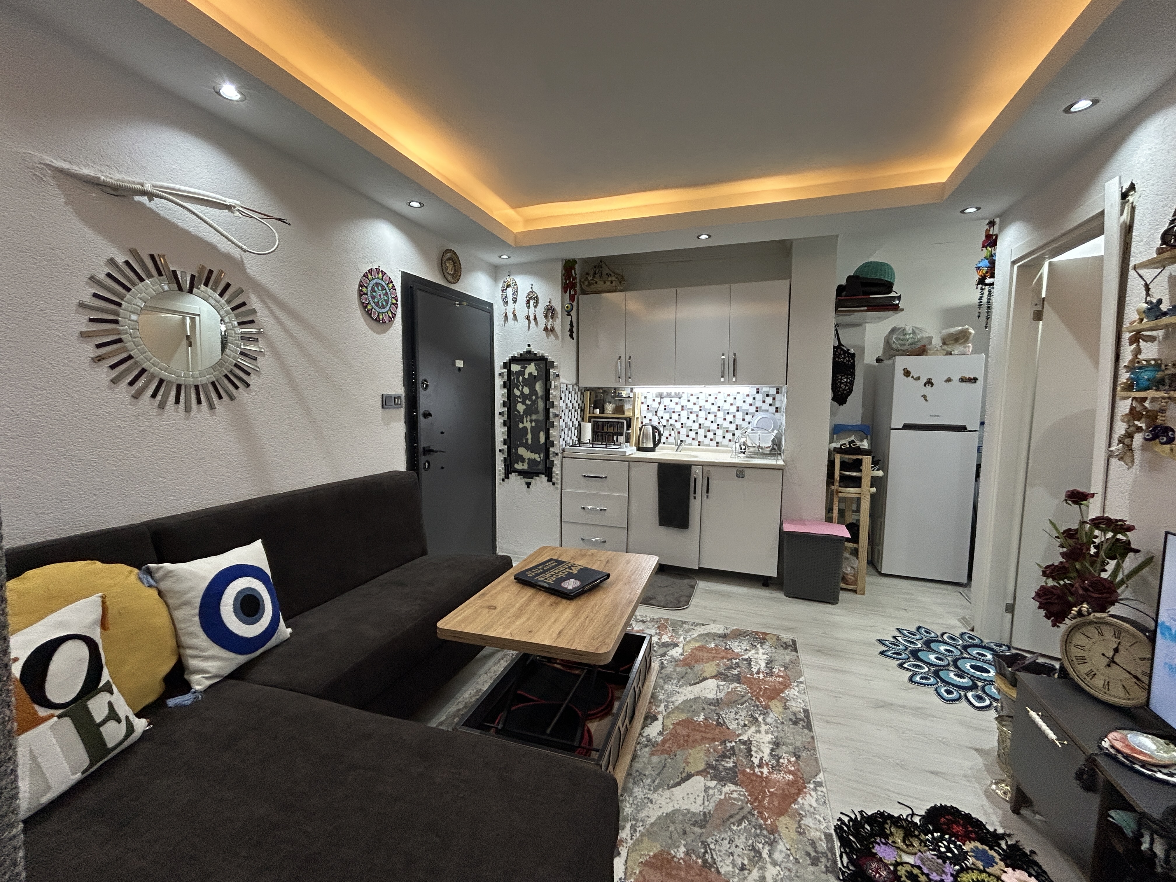 MARMARİS'TE MARİNAYA YAKIN,  KÖYLÜ PAZARI CİVARAINDA SATILIK FUL EŞYALI 1+1 DAİRE