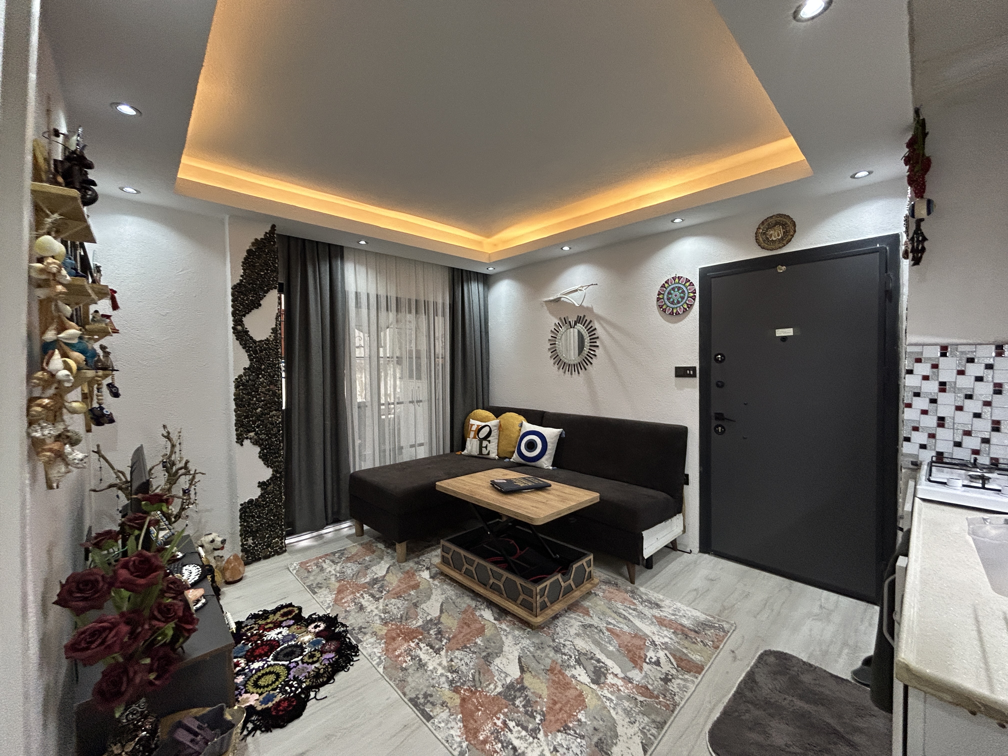 MARMARİS'TE MARİNAYA YAKIN,  KÖYLÜ PAZARI CİVARAINDA SATILIK FUL EŞYALI 1+1 DAİRE