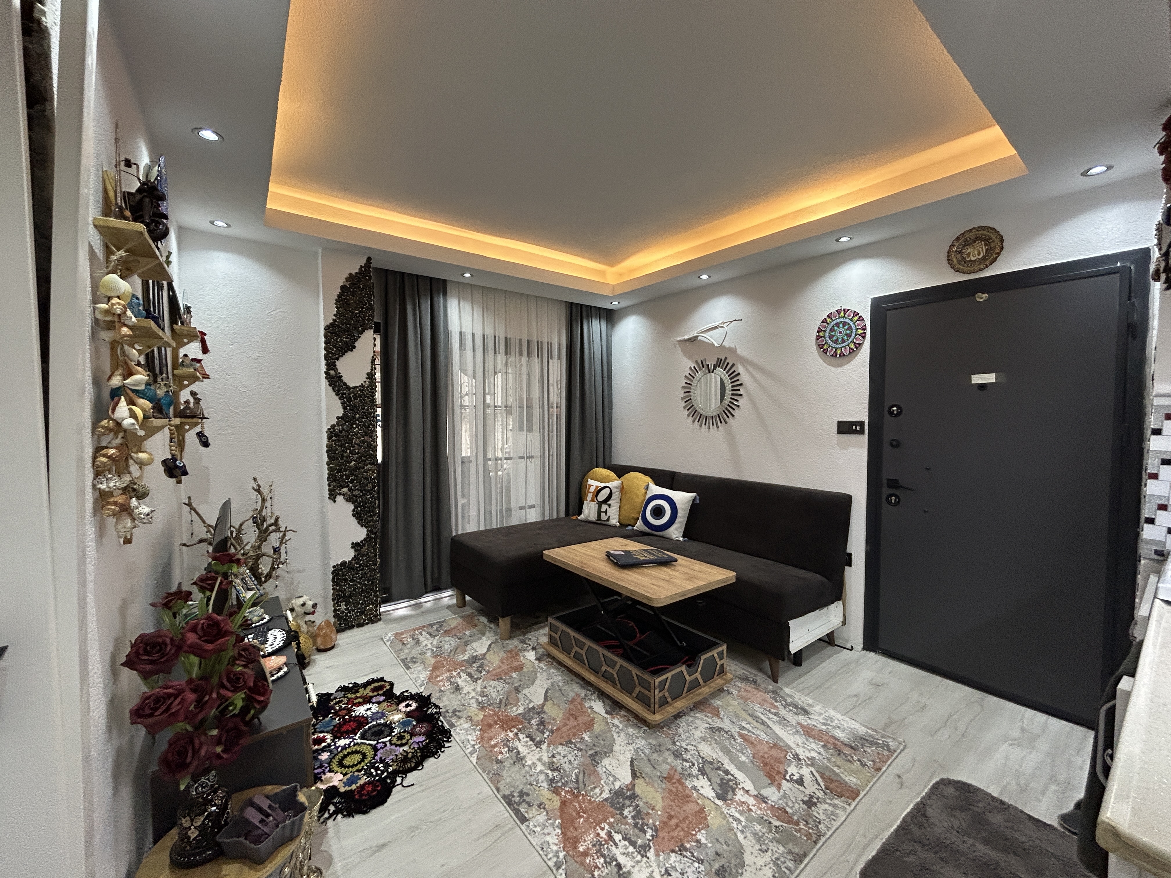 MARMARİS'TE MARİNAYA YAKIN,  KÖYLÜ PAZARI CİVARAINDA SATILIK FUL EŞYALI 1+1 DAİRE