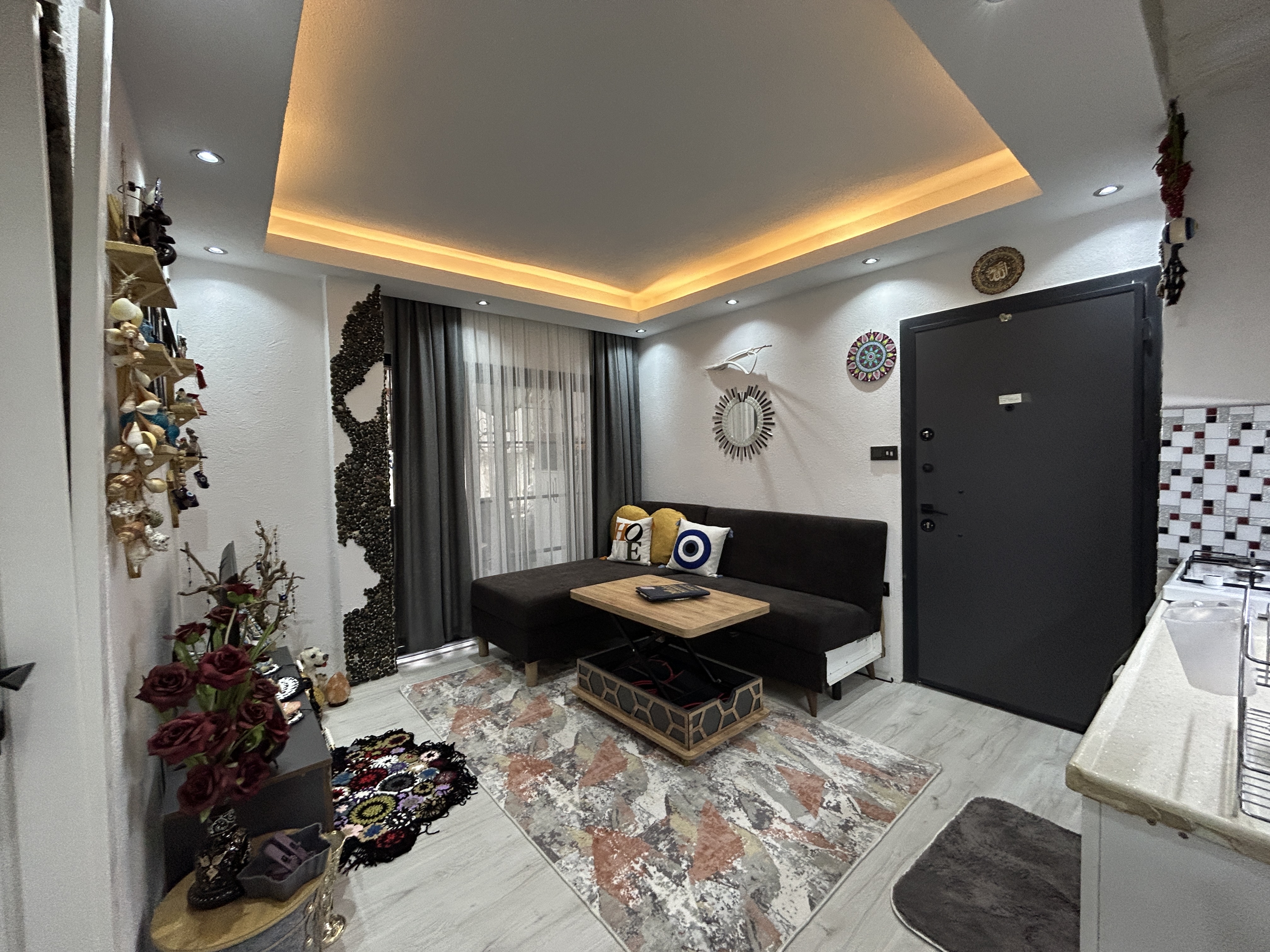 MARMARİS'TE MARİNAYA YAKIN,  KÖYLÜ PAZARI CİVARAINDA SATILIK FUL EŞYALI 1+1 DAİRE