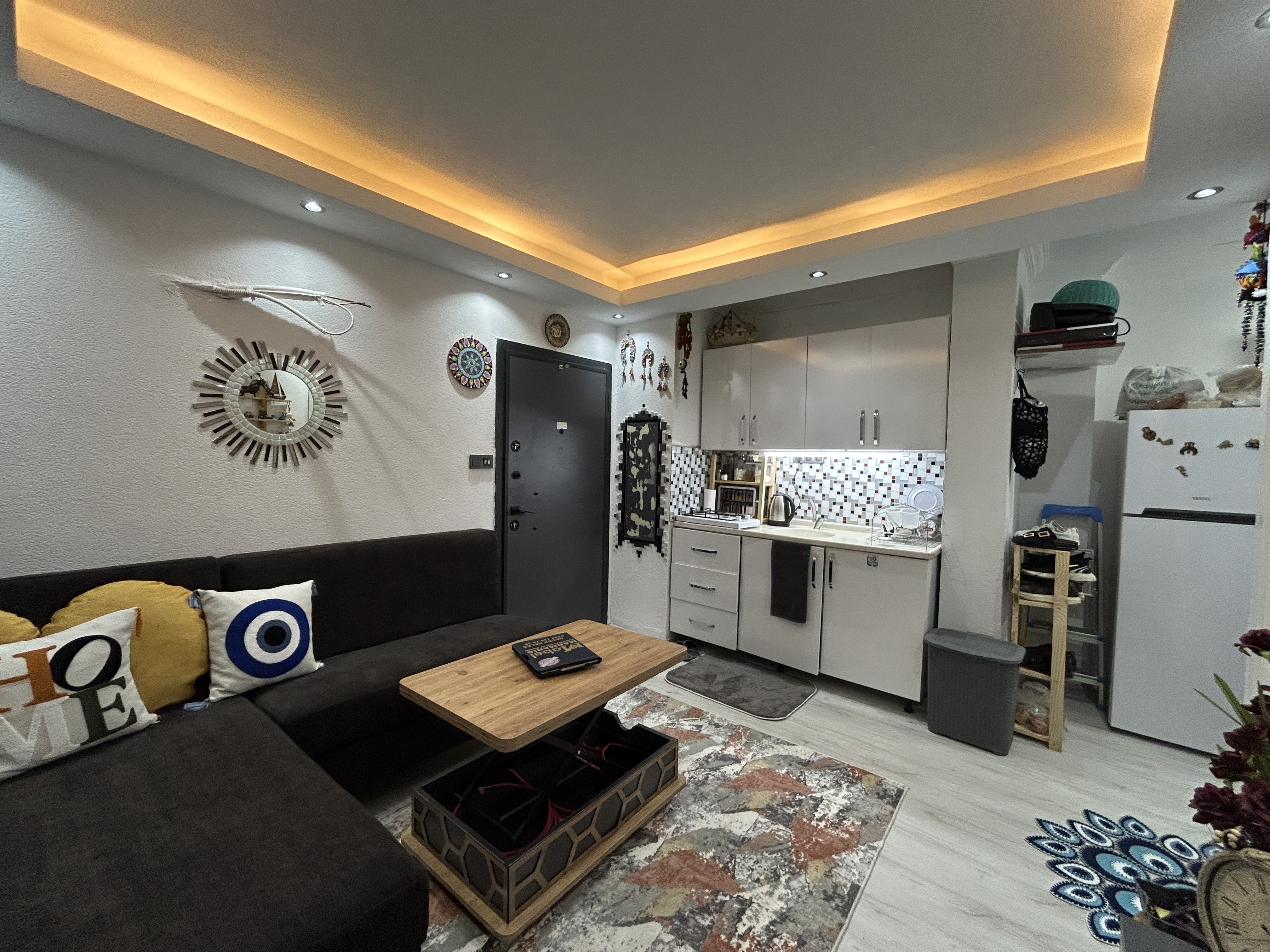 MARMARİS'TE MARİNAYA YAKIN,  KÖYLÜ PAZARI CİVARAINDA SATILIK FUL EŞYALI 1+1 DAİRE