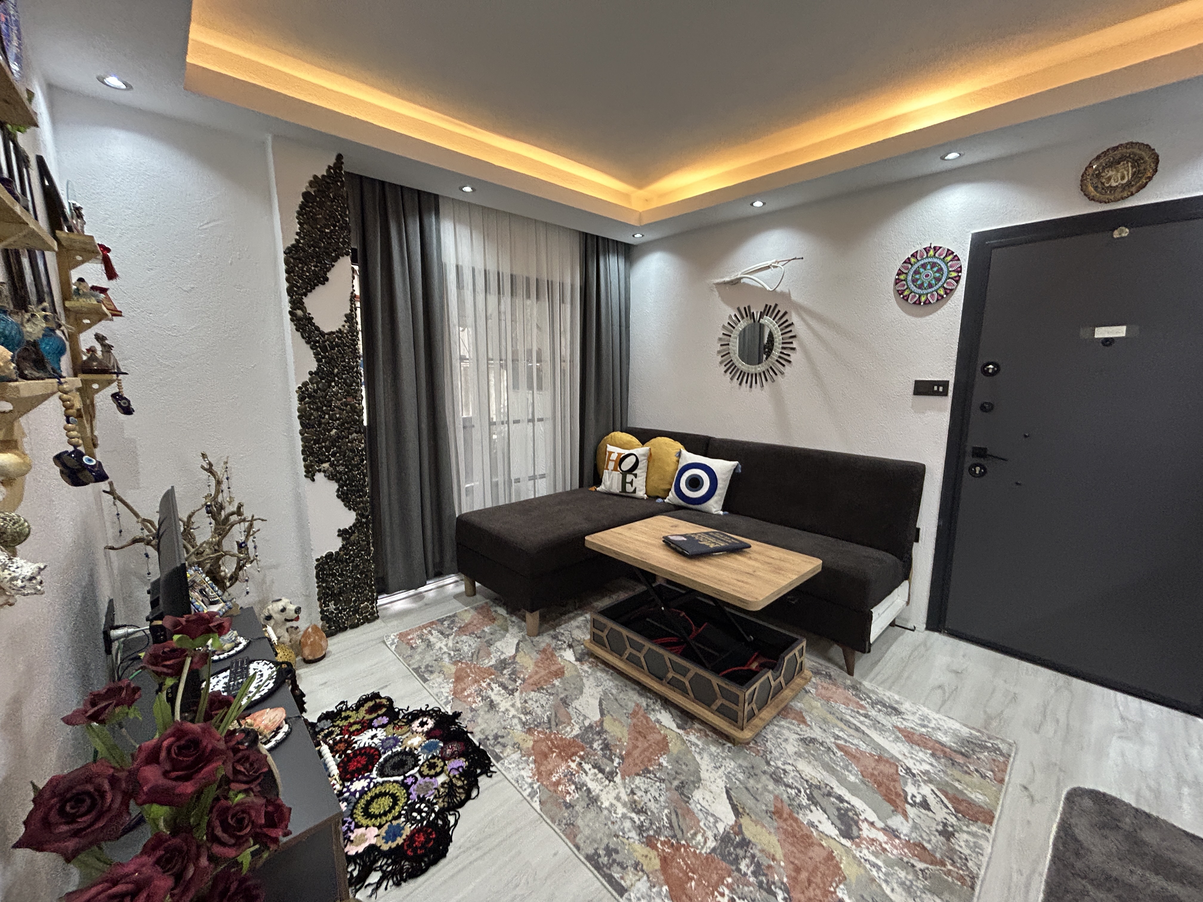 MARMARİS'TE MARİNAYA YAKIN,  KÖYLÜ PAZARI CİVARAINDA SATILIK FUL EŞYALI 1+1 DAİRE