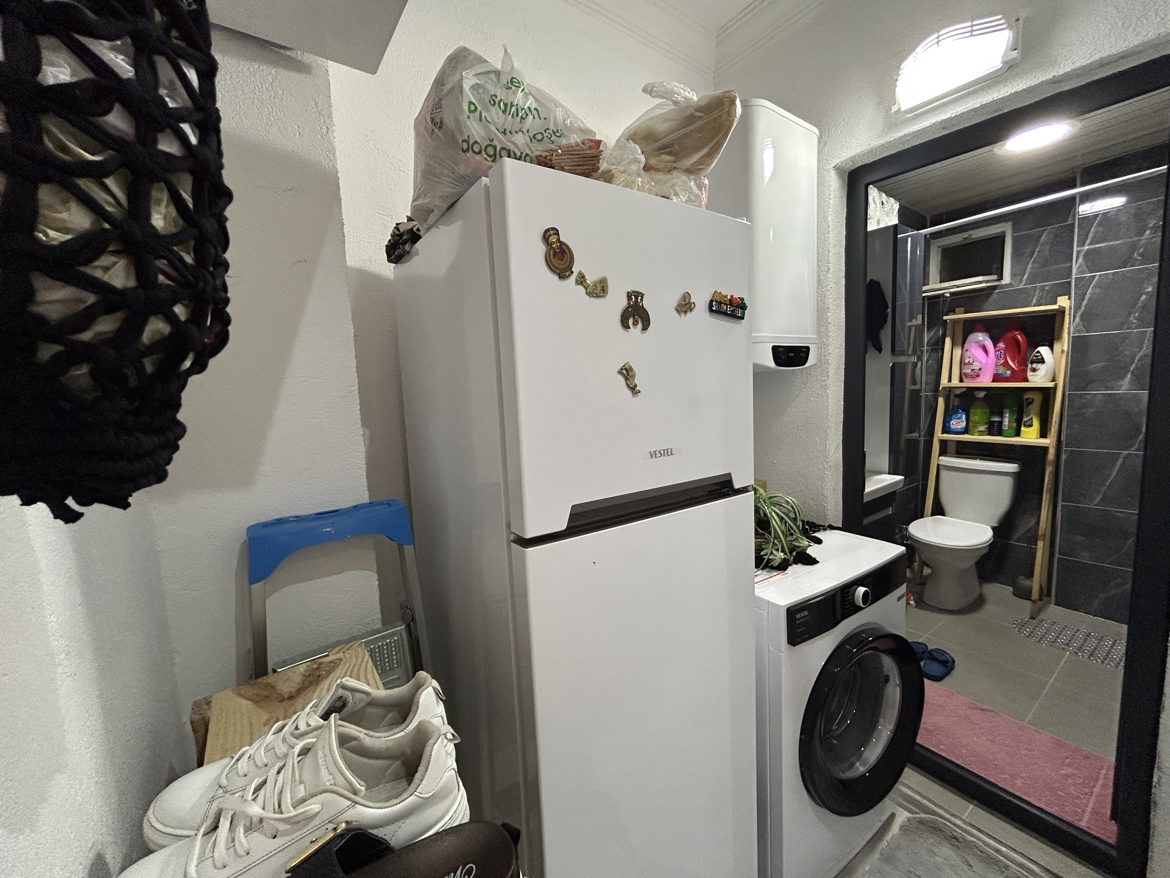 MARMARİS'TE MARİNAYA YAKIN,  KÖYLÜ PAZARI CİVARAINDA SATILIK FUL EŞYALI 1+1 DAİRE