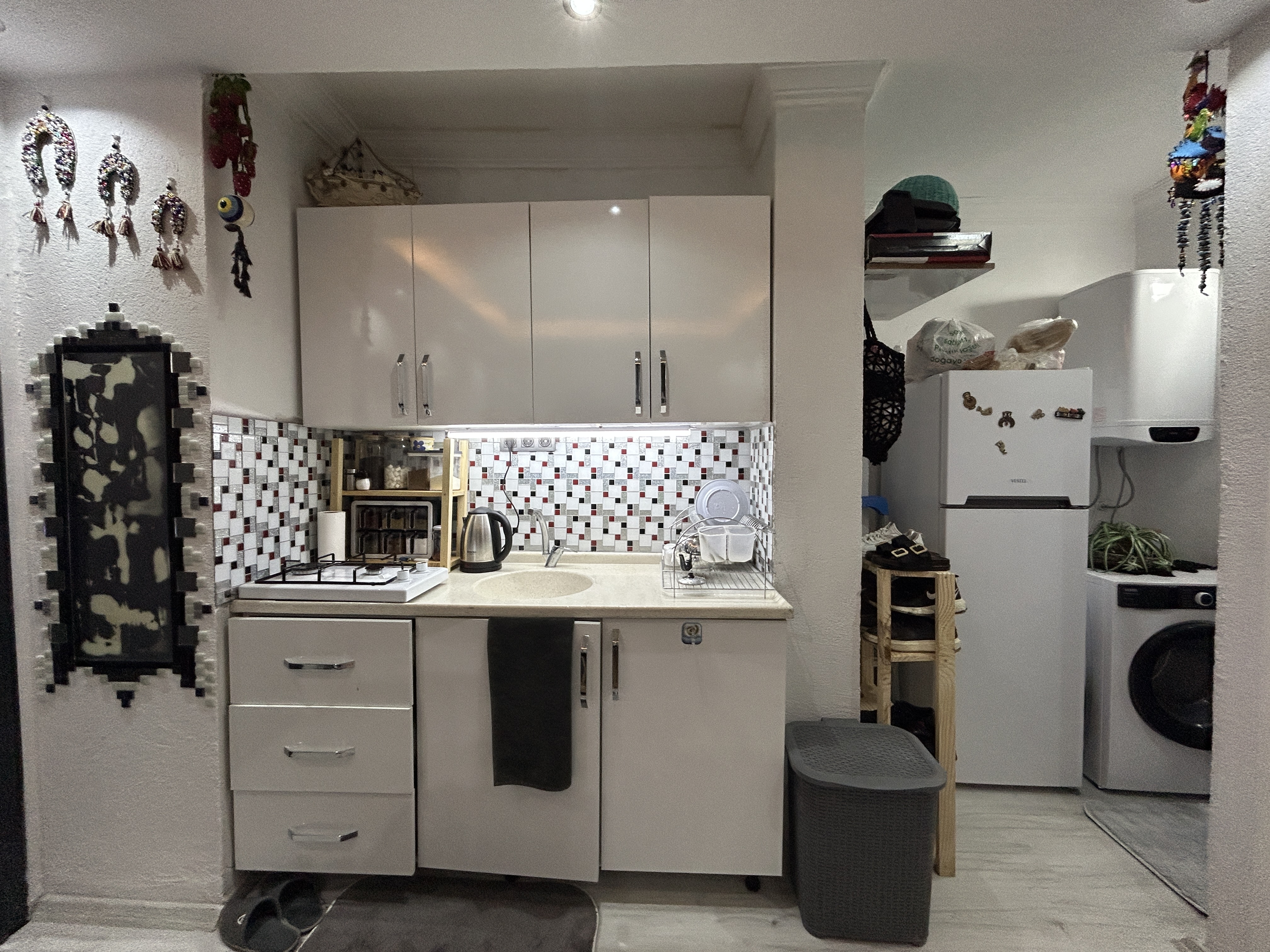 MARMARİS'TE MARİNAYA YAKIN,  KÖYLÜ PAZARI CİVARAINDA SATILIK FUL EŞYALI 1+1 DAİRE