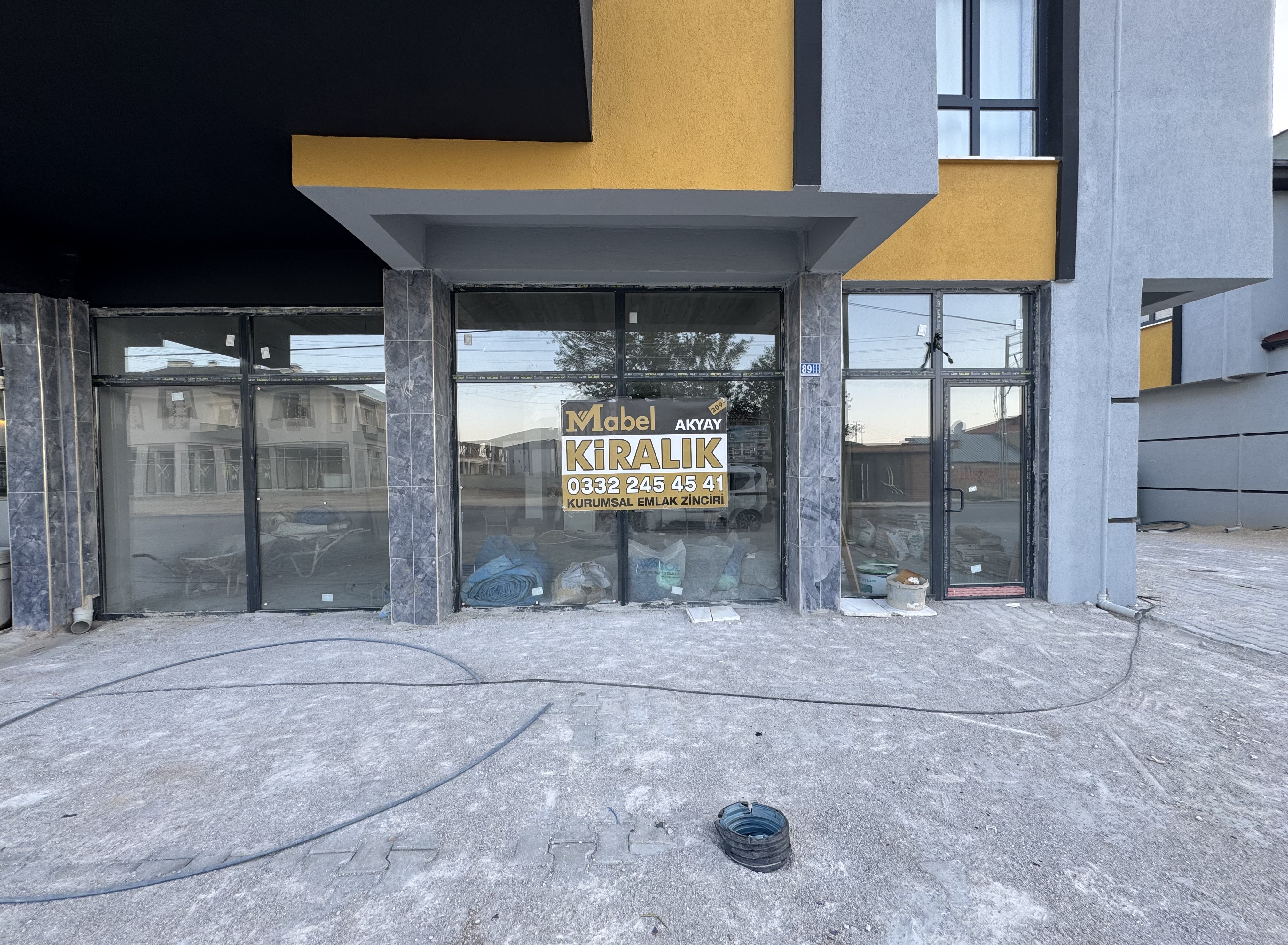 MADEL’DEN GENİŞ CADDE ÜZERİ KİRALIK KÖŞE DÜKKAN