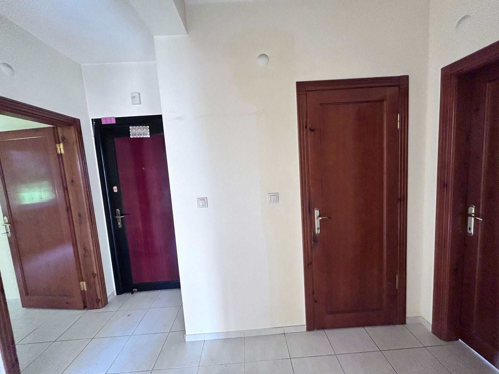 MARMARİS ARMUTALAN'DA SAHİLE 950MT.2+1 AYRI MUTFAK SATILIK DAİRE