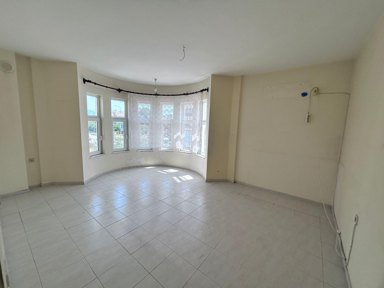 MARMARİS ARMUTALAN'DA SAHİLE 950MT.2+1 AYRI MUTFAK SATILIK DAİRE