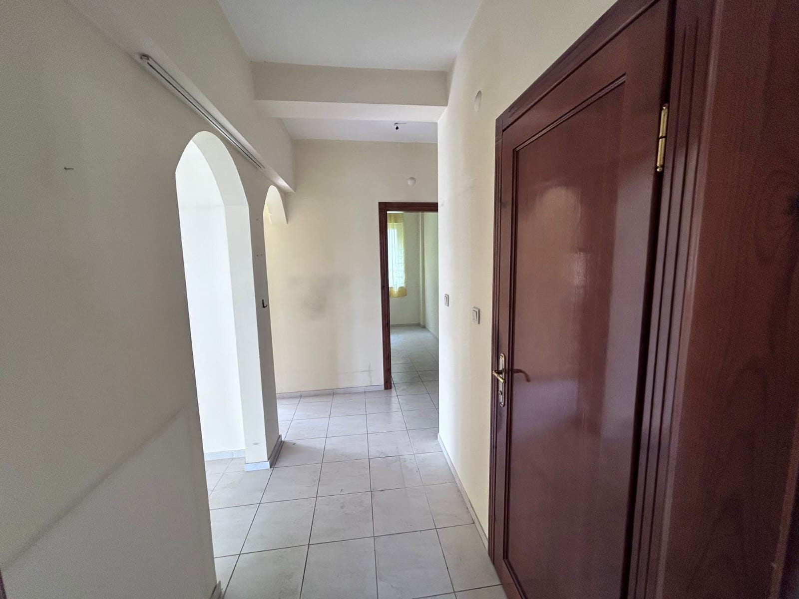 MARMARİS ARMUTALAN'DA SAHİLE 950MT.2+1 AYRI MUTFAK SATILIK DAİRE