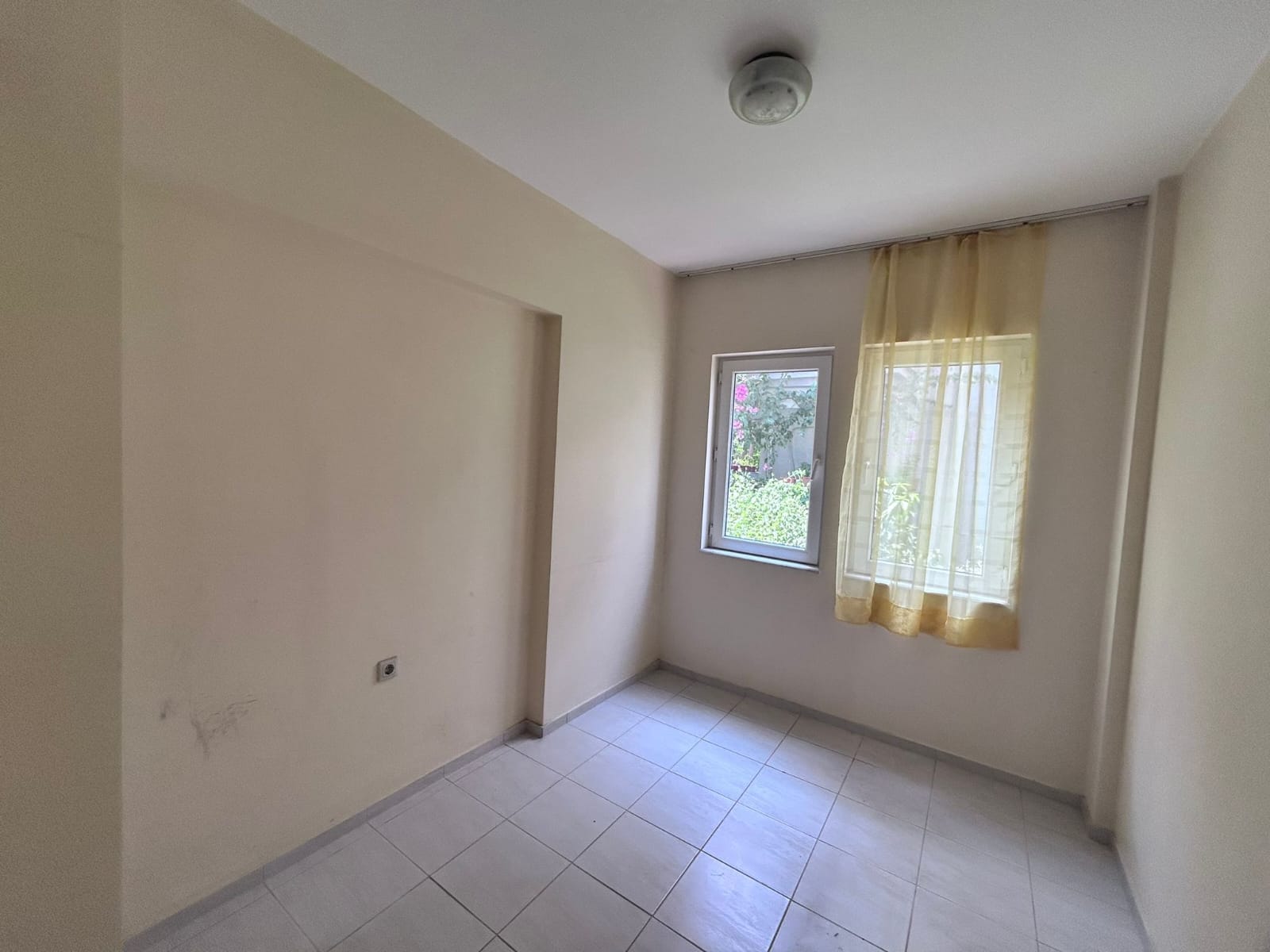 MARMARİS ARMUTALAN'DA SAHİLE 950MT.2+1 AYRI MUTFAK SATILIK DAİRE