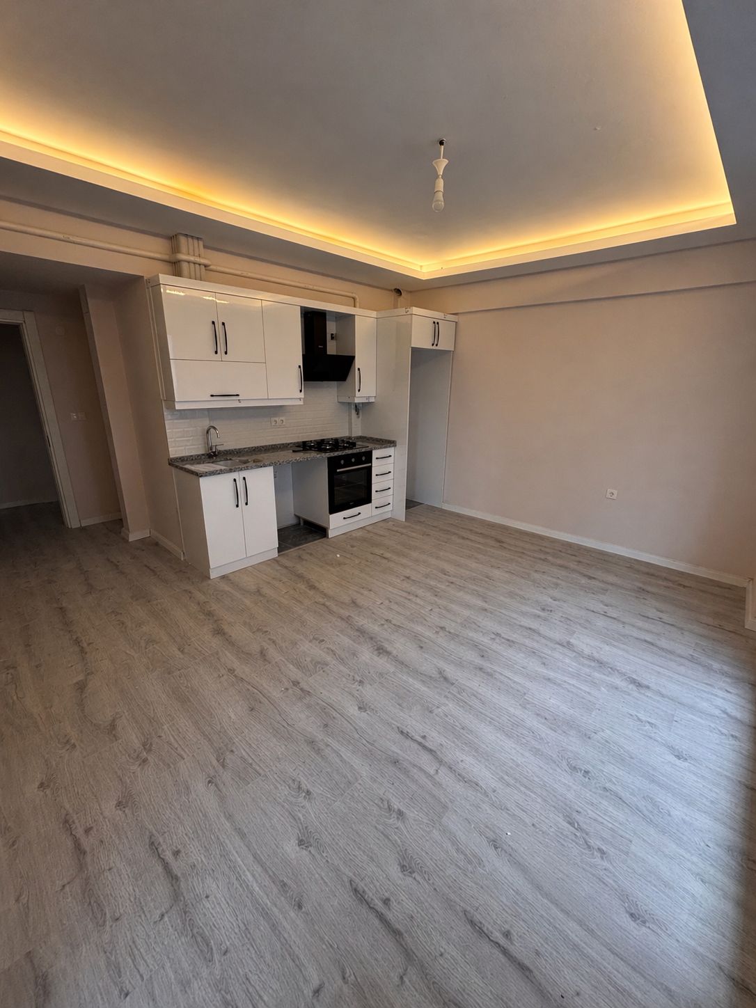 CUMHURİYET'TE ÜNİVERSİTEYE YÜRÜME MESAFESİNDE 1+1 KİRALIK