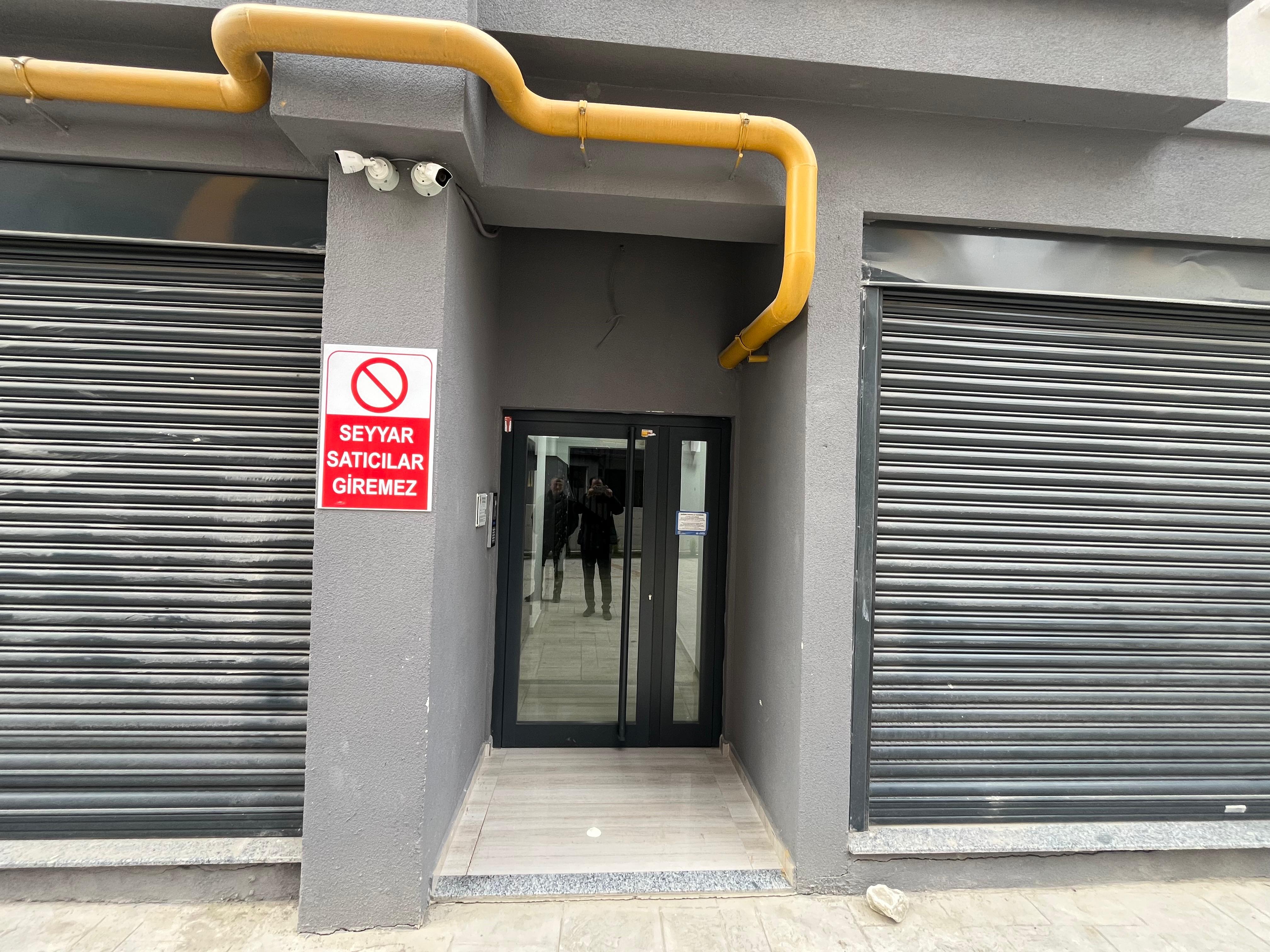 CUMHURİYET MAH. VİRAL İNŞAAT ANA BULVAR ÜZERİ 1+1