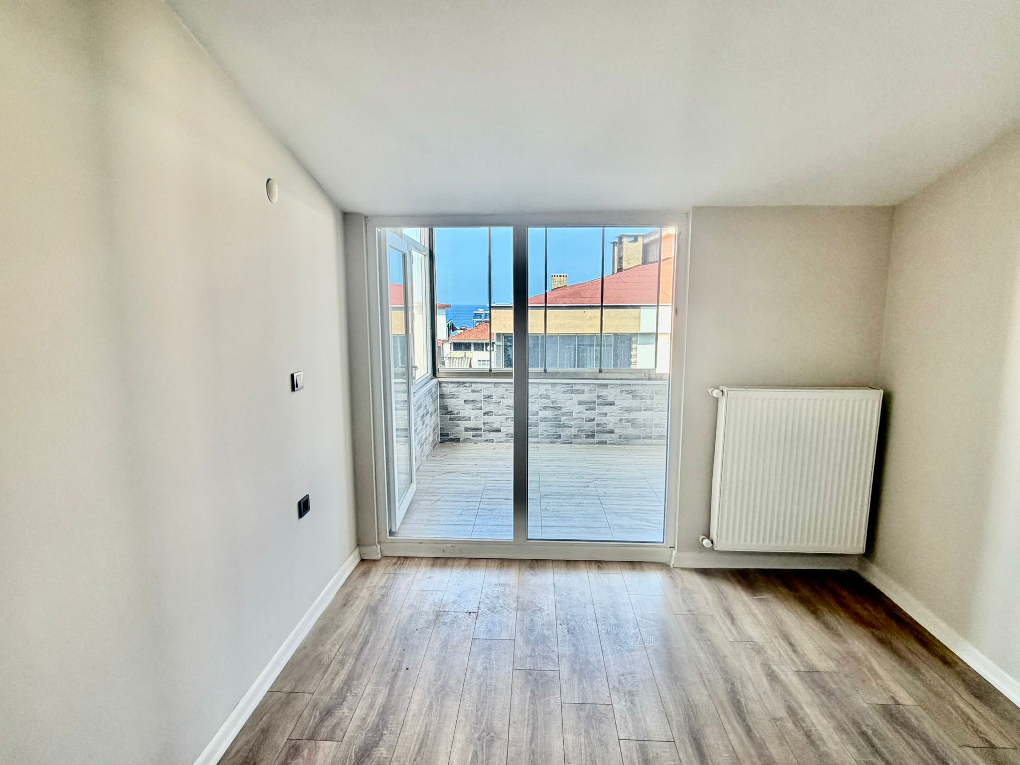 DENİZE VE SAHİLE 50M ÇİFT GİRİŞ CAM BALKON KOMBİ DAHİL DUBLEX