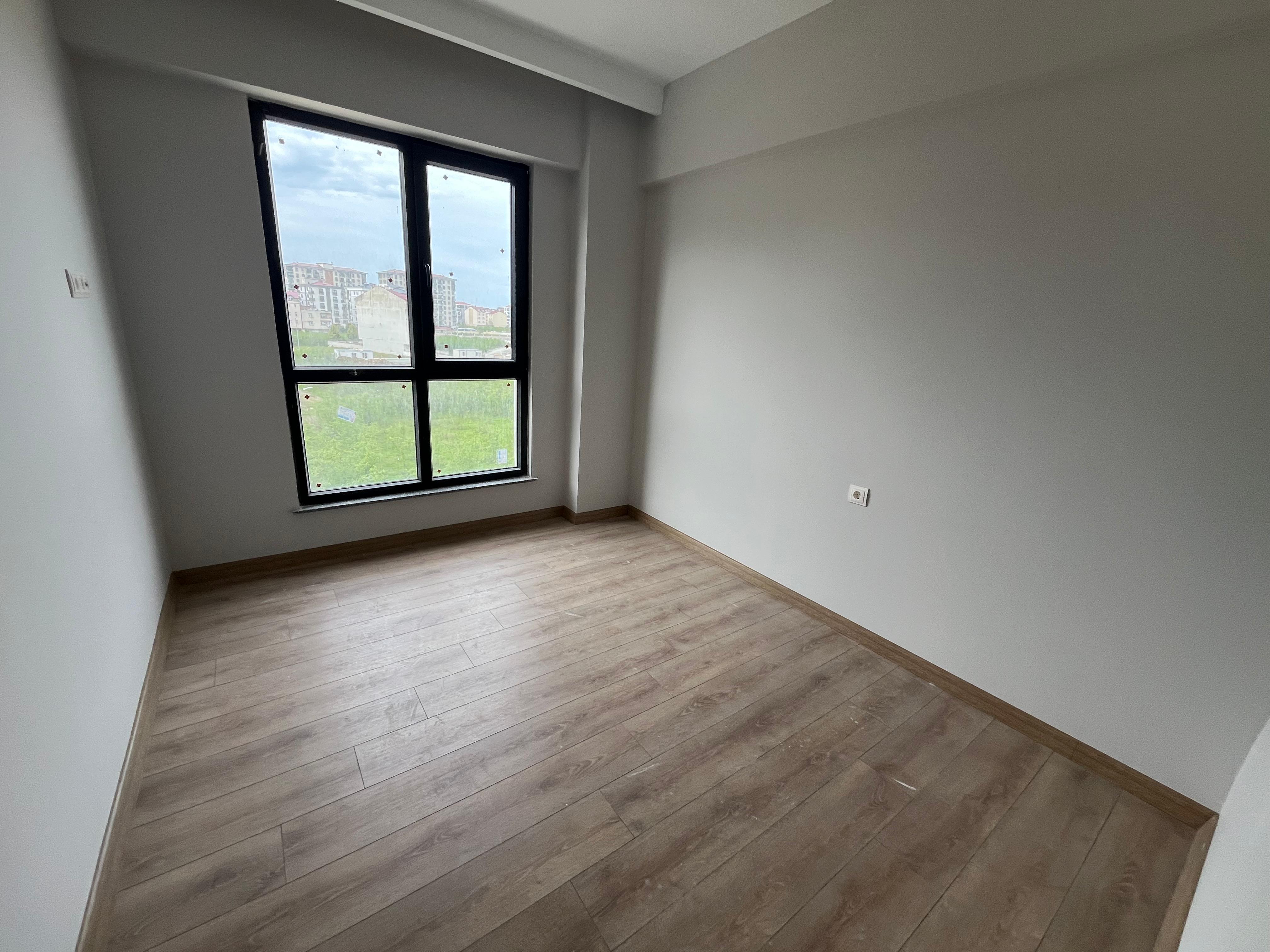 CUMHURİYET MAH. VİRAL İNŞAAT ANA BULVAR ÜZERİ 1+1