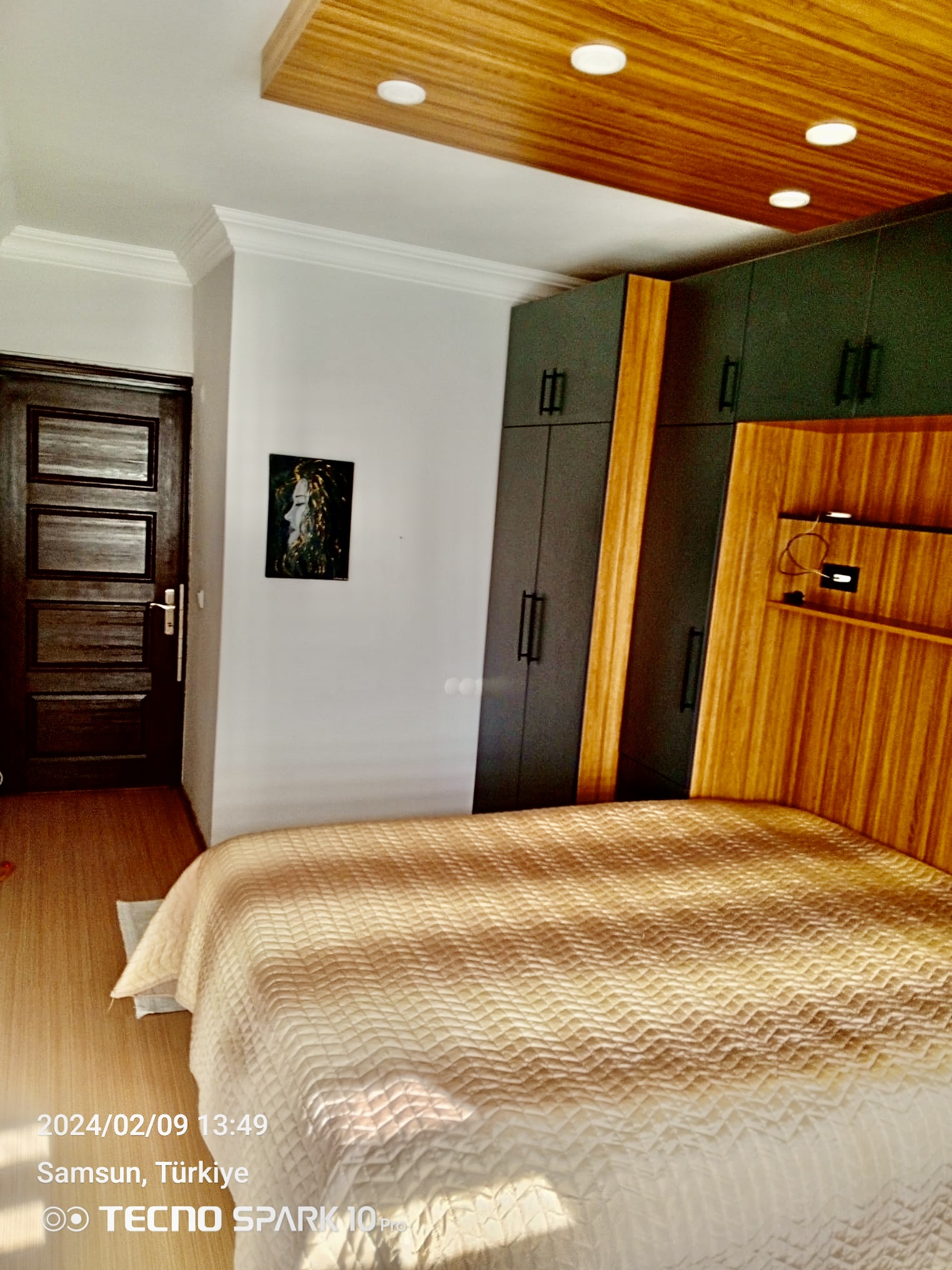 MERKEZİ KONUMDA ARA KAT OTOPARKLI 3+1 DAİRE