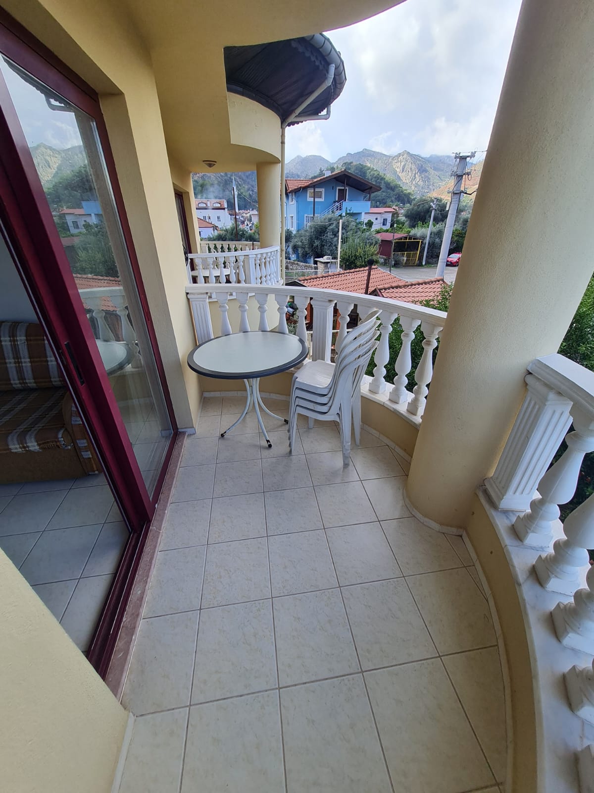 Marmaris İçmeler'de eşyalı bayana kiralık 1+1 daire