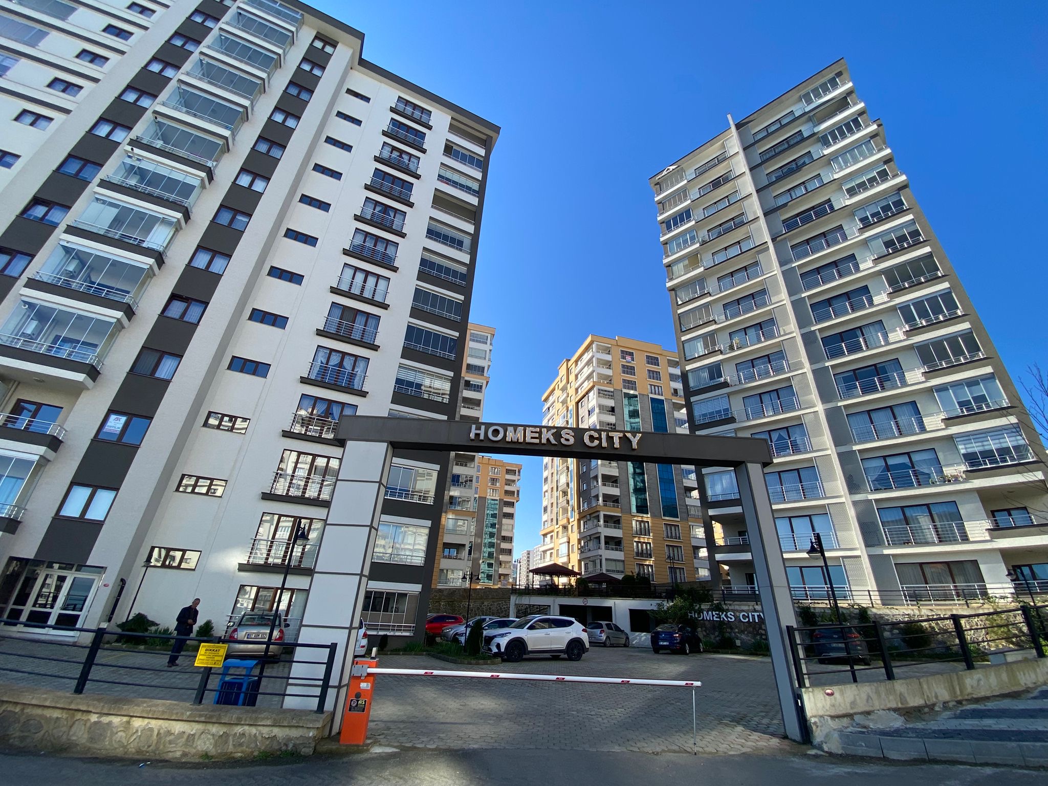 Kaşüstü Mah. satılık  3+1 eşyalı daire