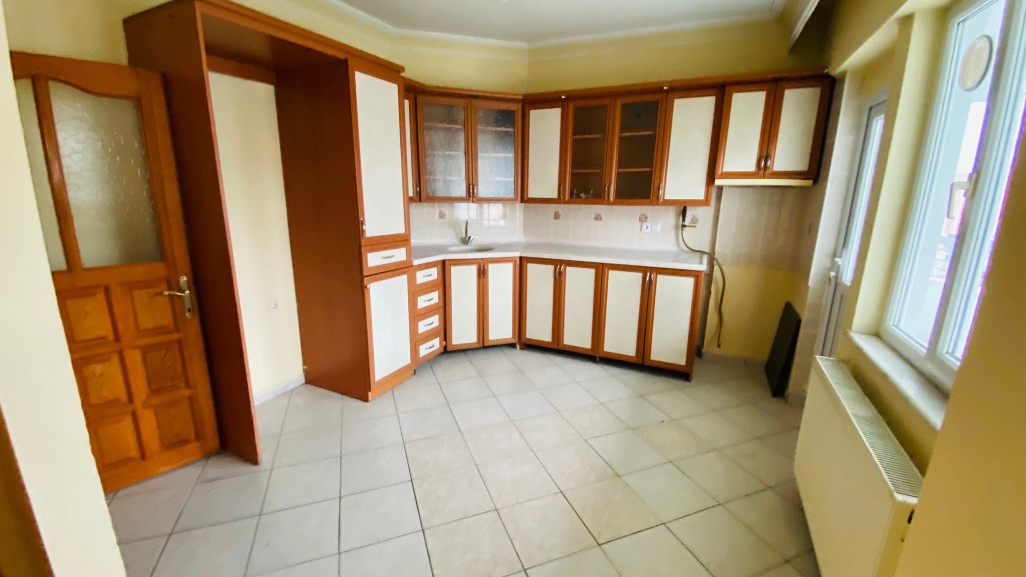 ESENEVLER TRAMWAY DURAĞI KARŞISI ARA KAT KİRALIK DAİRE