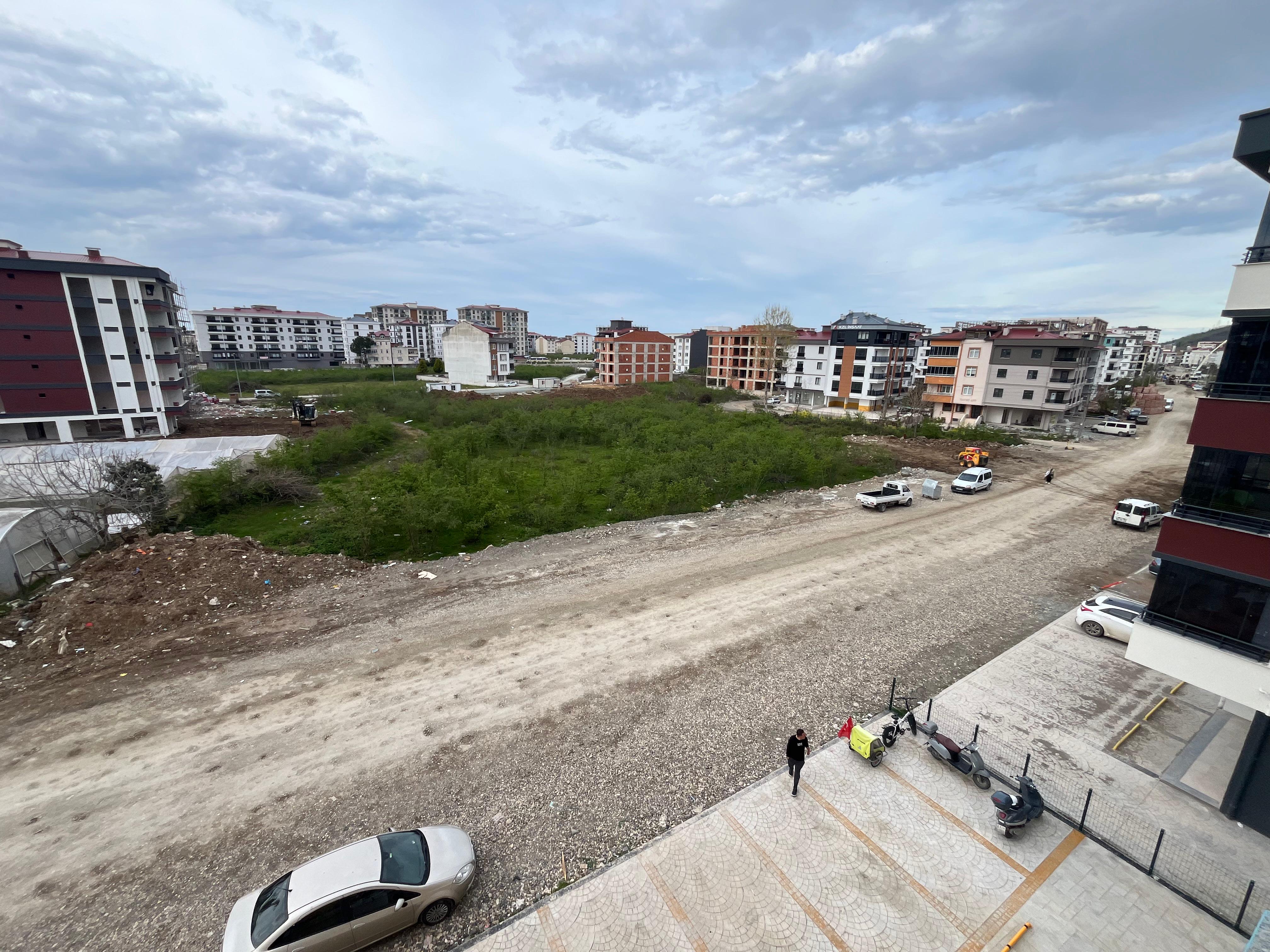 CUMHURİYET MAH. VİRAL İNŞAAT ANA BULVAR ÜZERİ 1+1