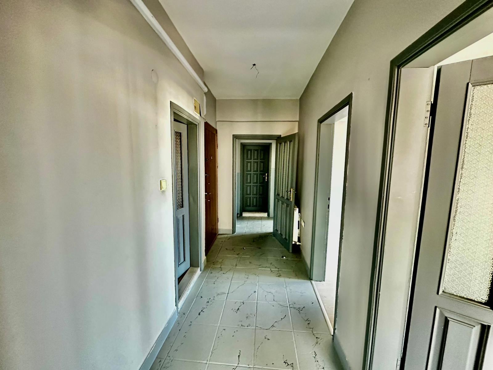 SIFIR ÇARŞI İÇERİSİ OTURUMA HAZIR 2+1 BALKONLU KİRALIK DAİRE