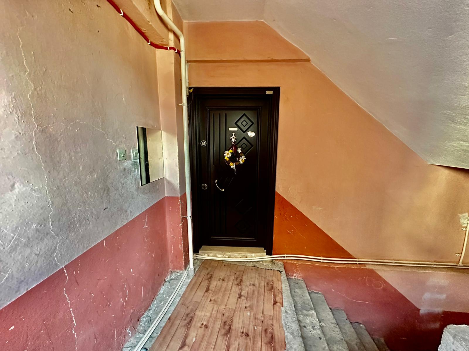 ÇARŞI MERKEZE YAKIN YOL KENARI 3 BALKONLU 140M2 MASRAFSIZ 2+1