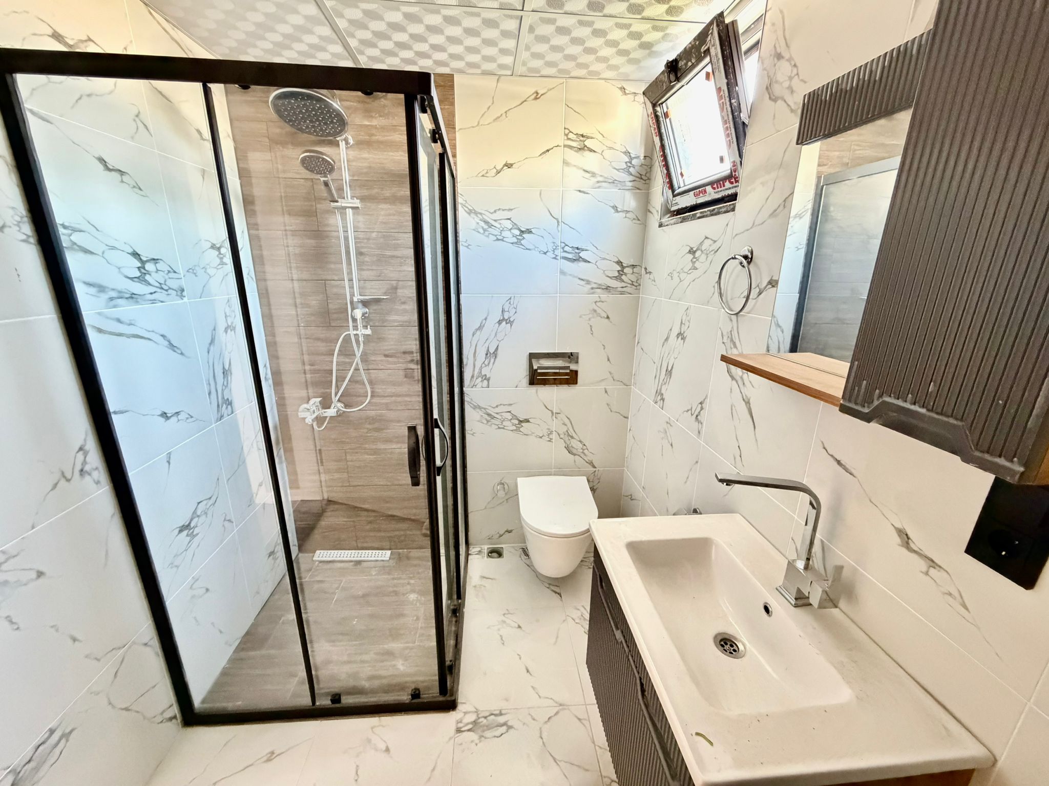 GÖLEVİ BATIPARK KARŞISI DENİ MANZARALI,PLAJ YAKININDA 3.KAT 1+1