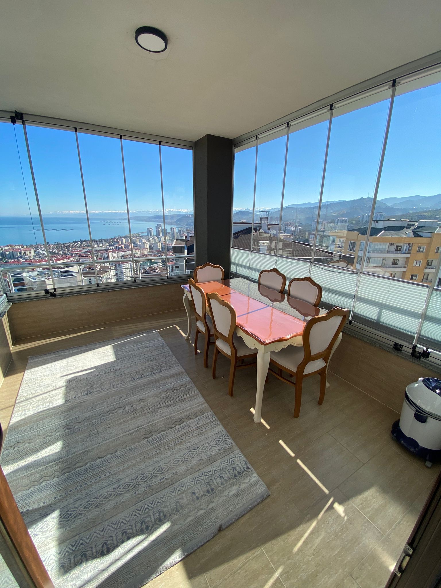 Kaşüstü Mah. satılık  3+1 eşyalı daire