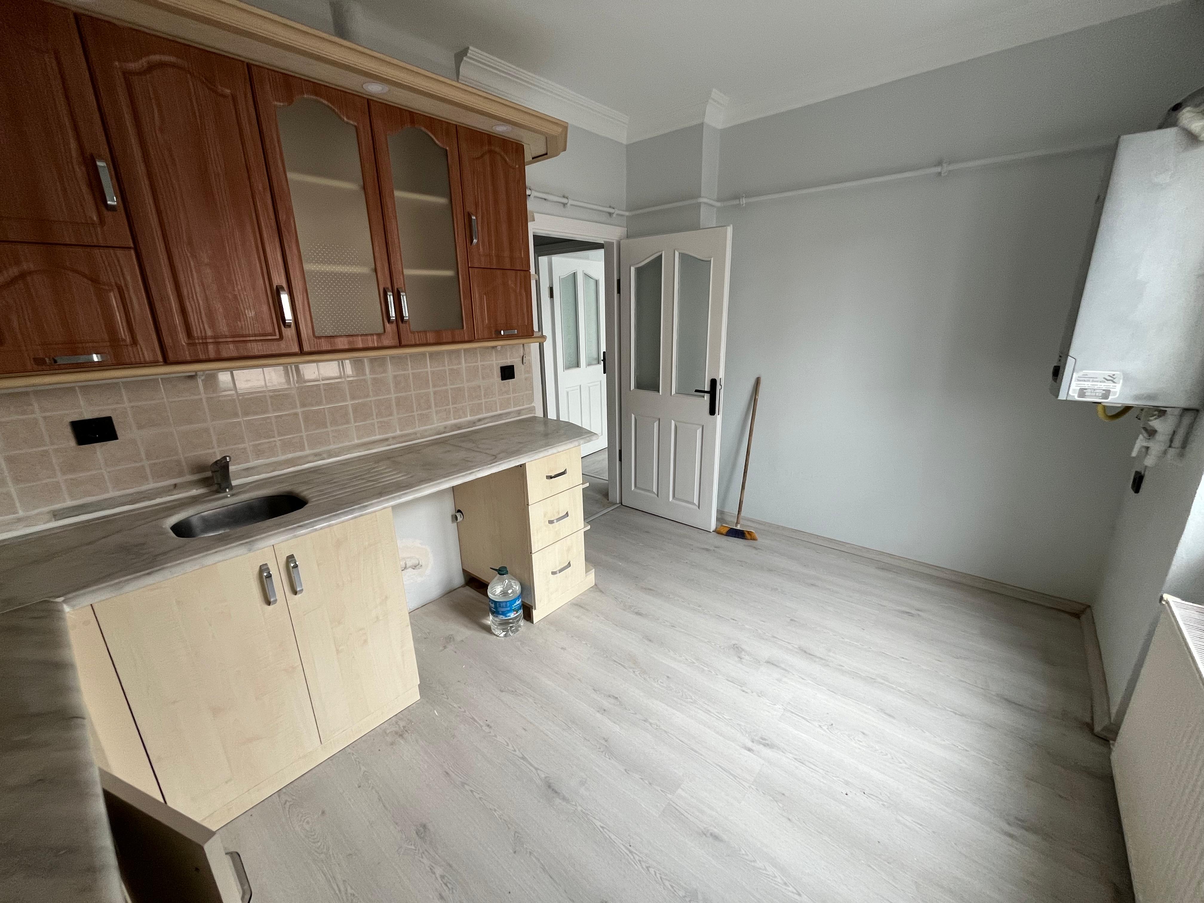 YENİ MAHALLE MEHMET AKİF ERSOY OKULU YANI KİRALIK 3+1