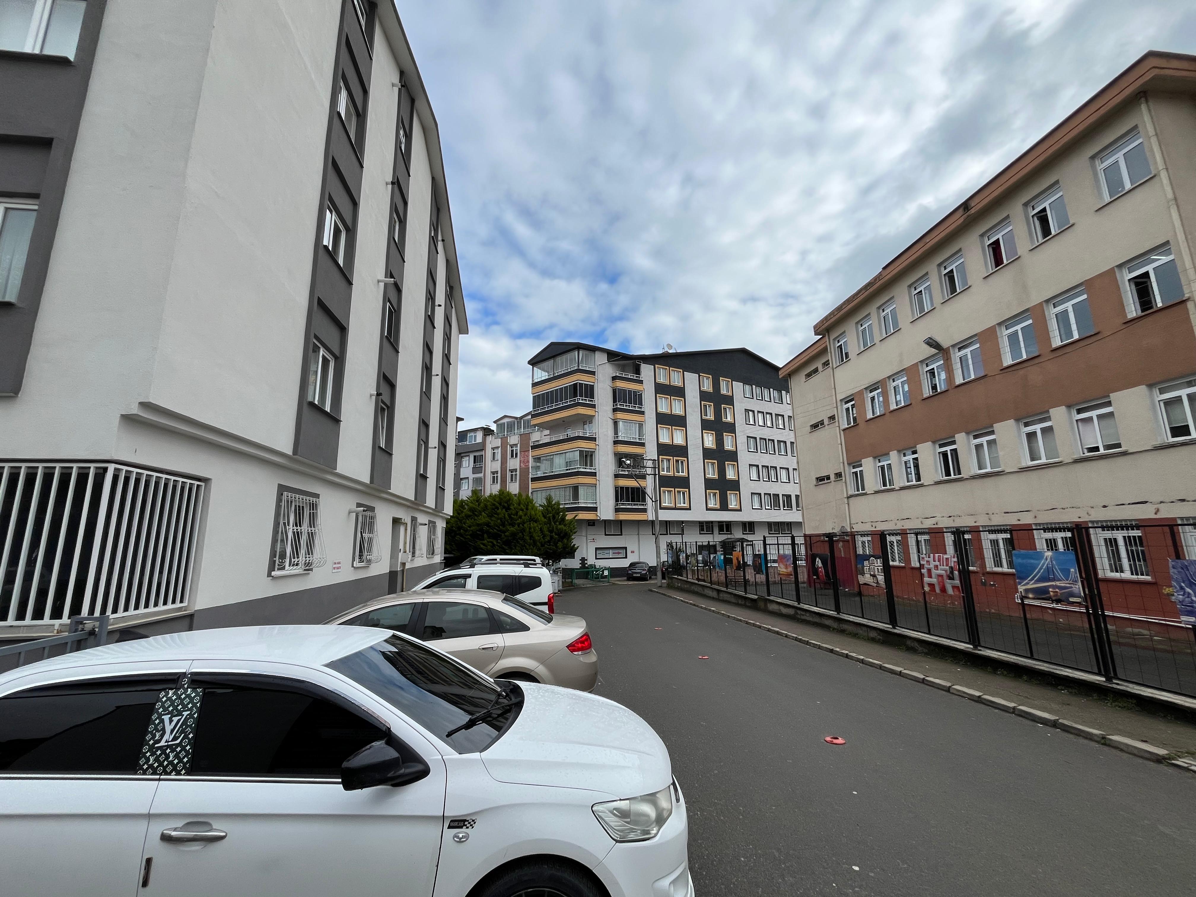 YENİ MAHALLE MEHMET AKİF ERSOY OKULU YANI KİRALIK 3+1