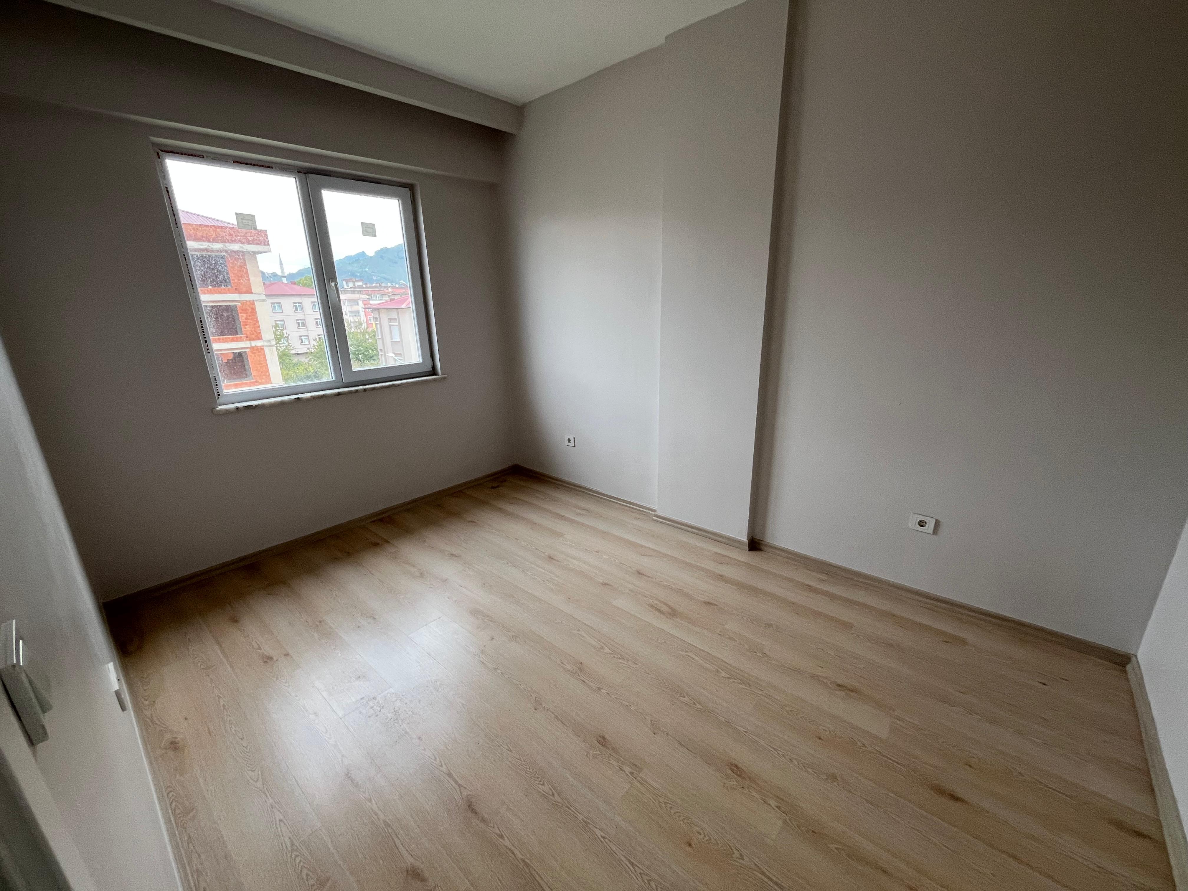 CUMHURİYET MAHALLESİ E-BEBEK KARŞISI SATILIK 1+1 DAİRE